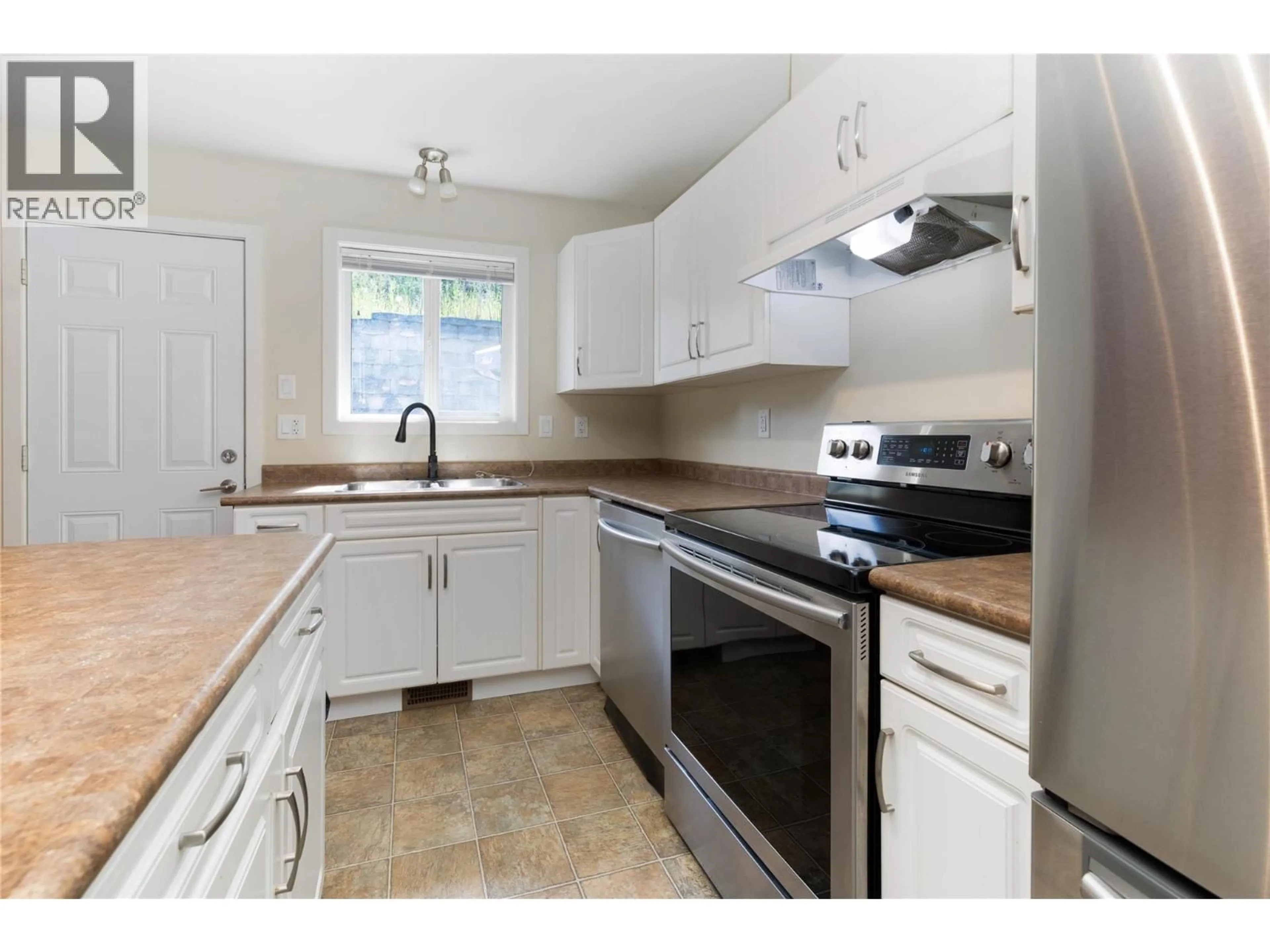 Standard kitchen, unknown for 2 - 171 17 STREET SOUTHEAST, Salmon Arm British Columbia V1E1P8