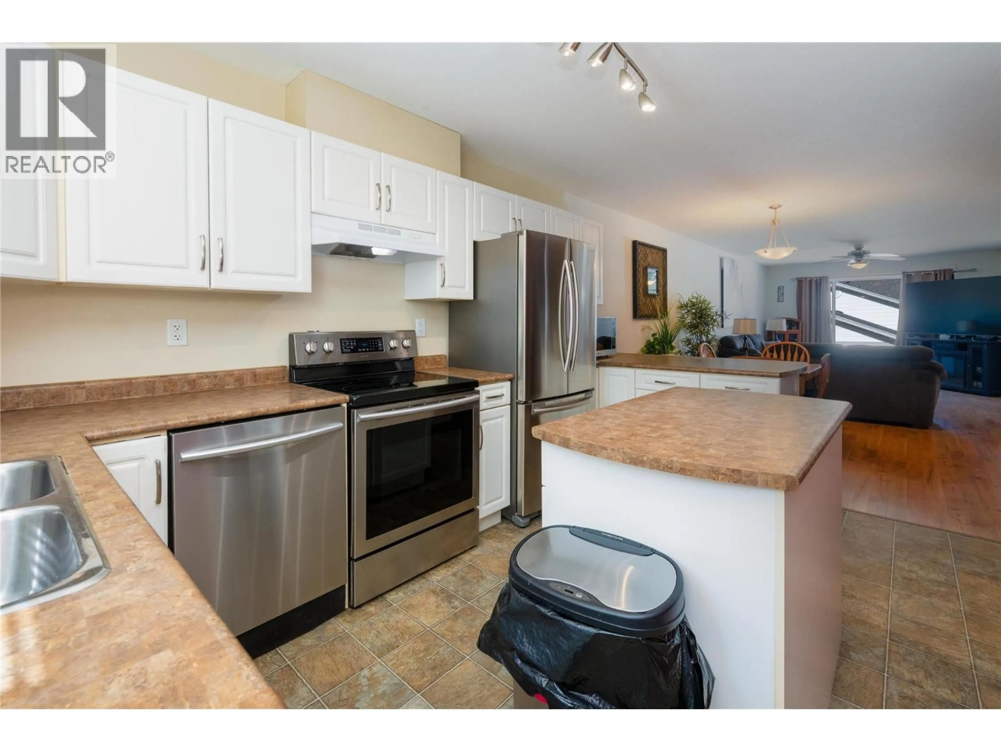 Standard kitchen, unknown for 2 - 171 17 STREET SOUTHEAST, Salmon Arm British Columbia V1E1P8