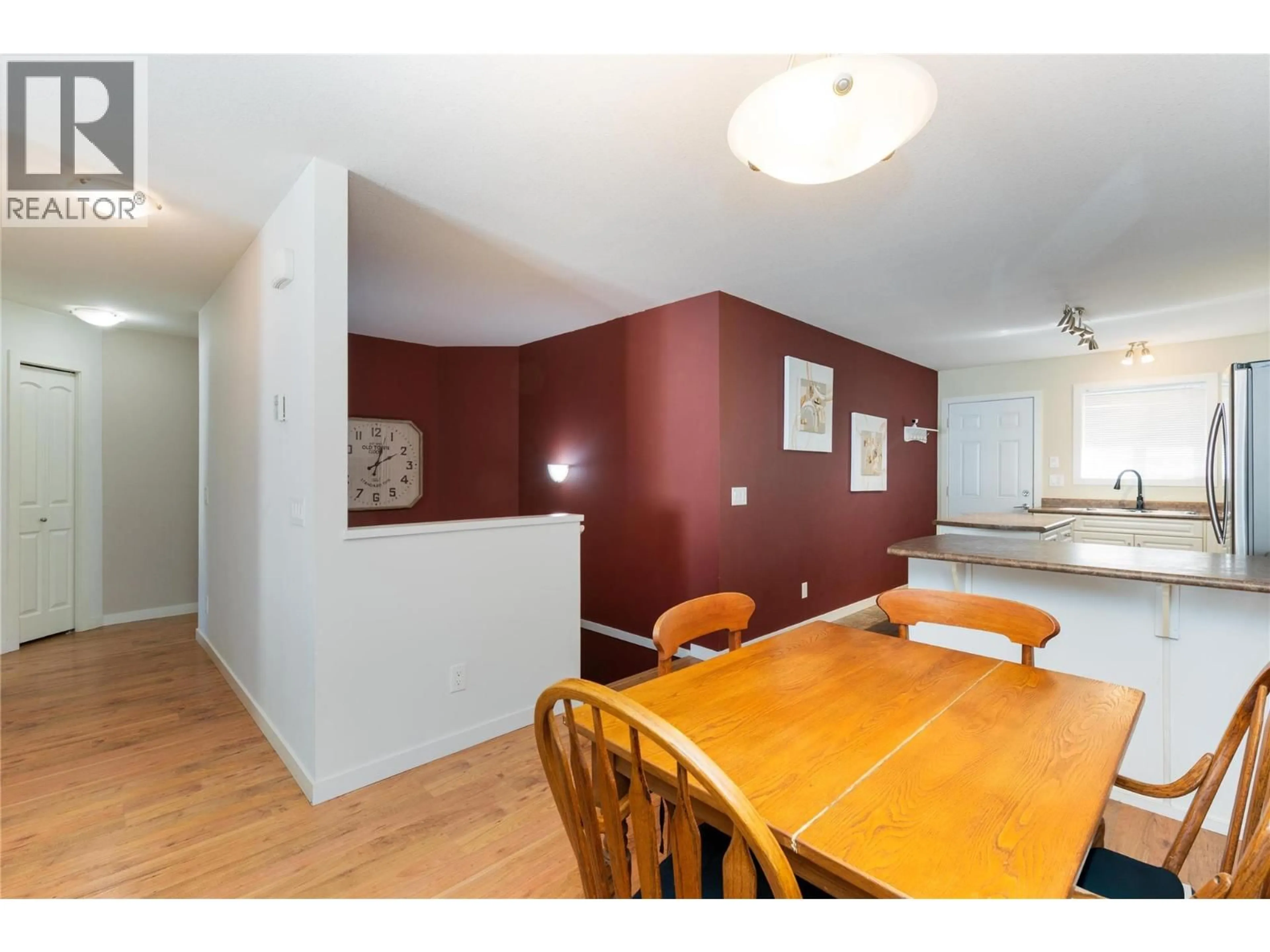 Dining room, wood/laminate floor for 2 - 171 17 STREET SOUTHEAST, Salmon Arm British Columbia V1E1P8