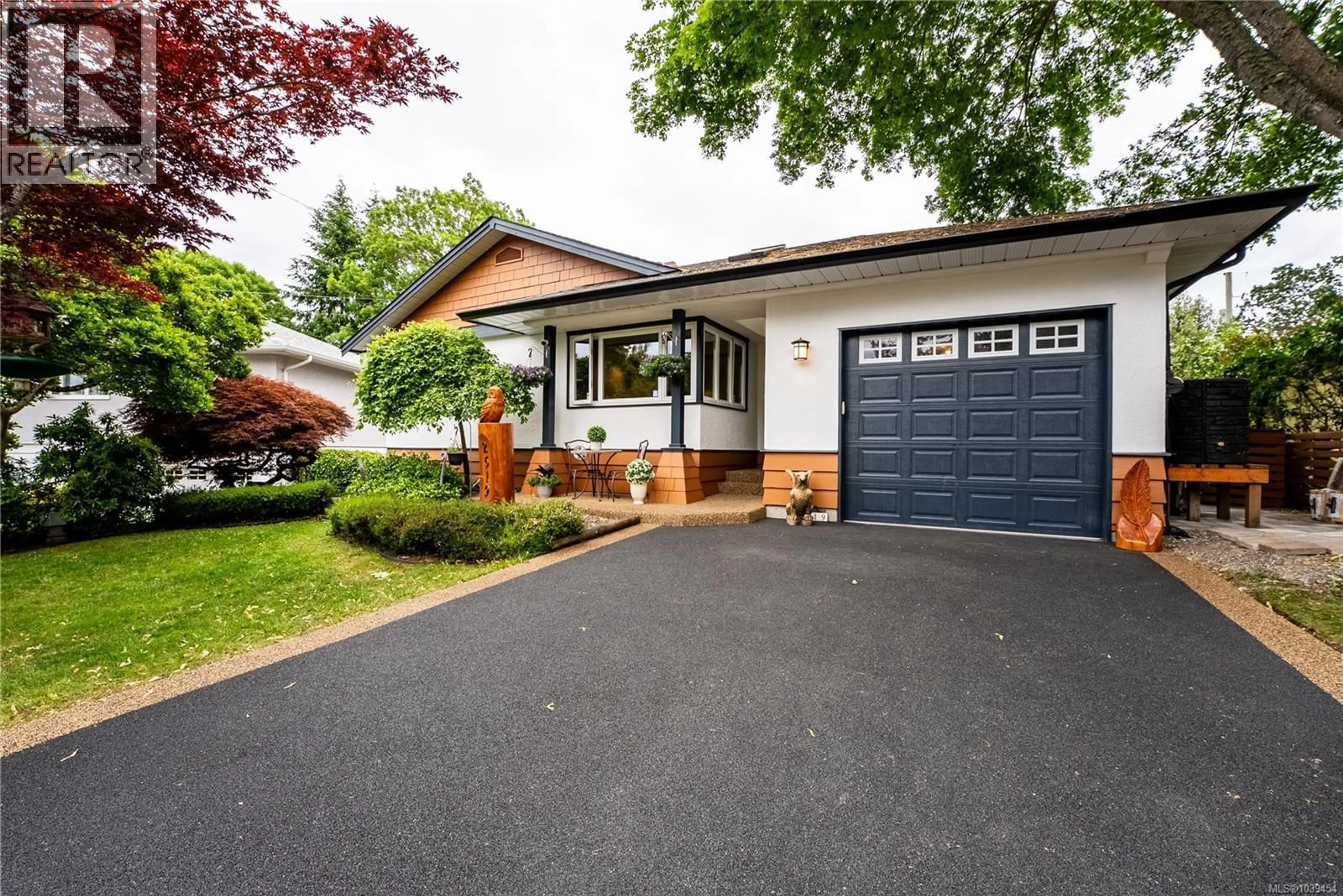 Home with vinyl exterior material, street for 2519 WOOTTON CRESCENT, Oak Bay British Columbia V8R5M7