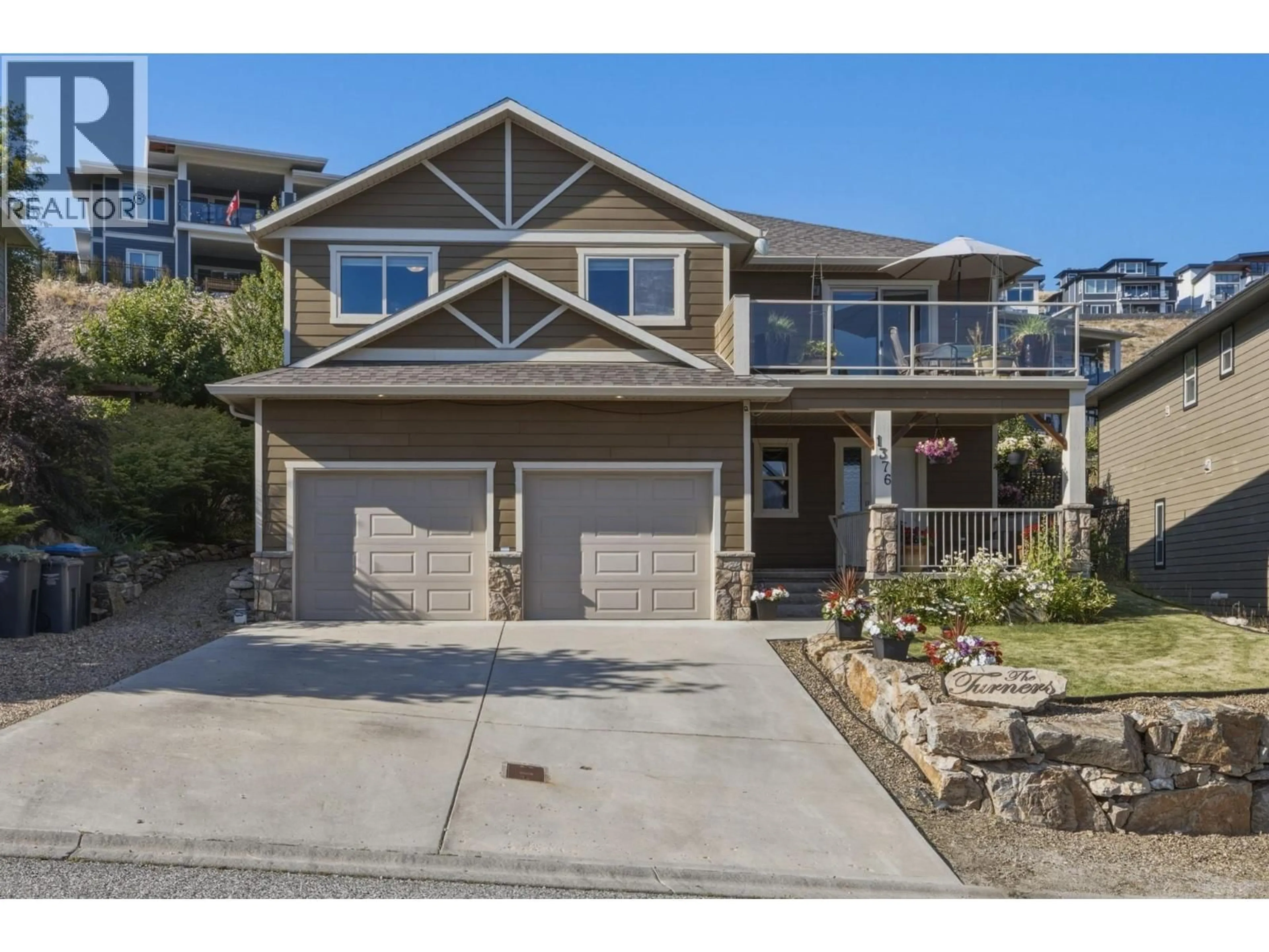 Home with vinyl exterior material, street for 1376 NISHI COURT, Kelowna British Columbia V1P1S2