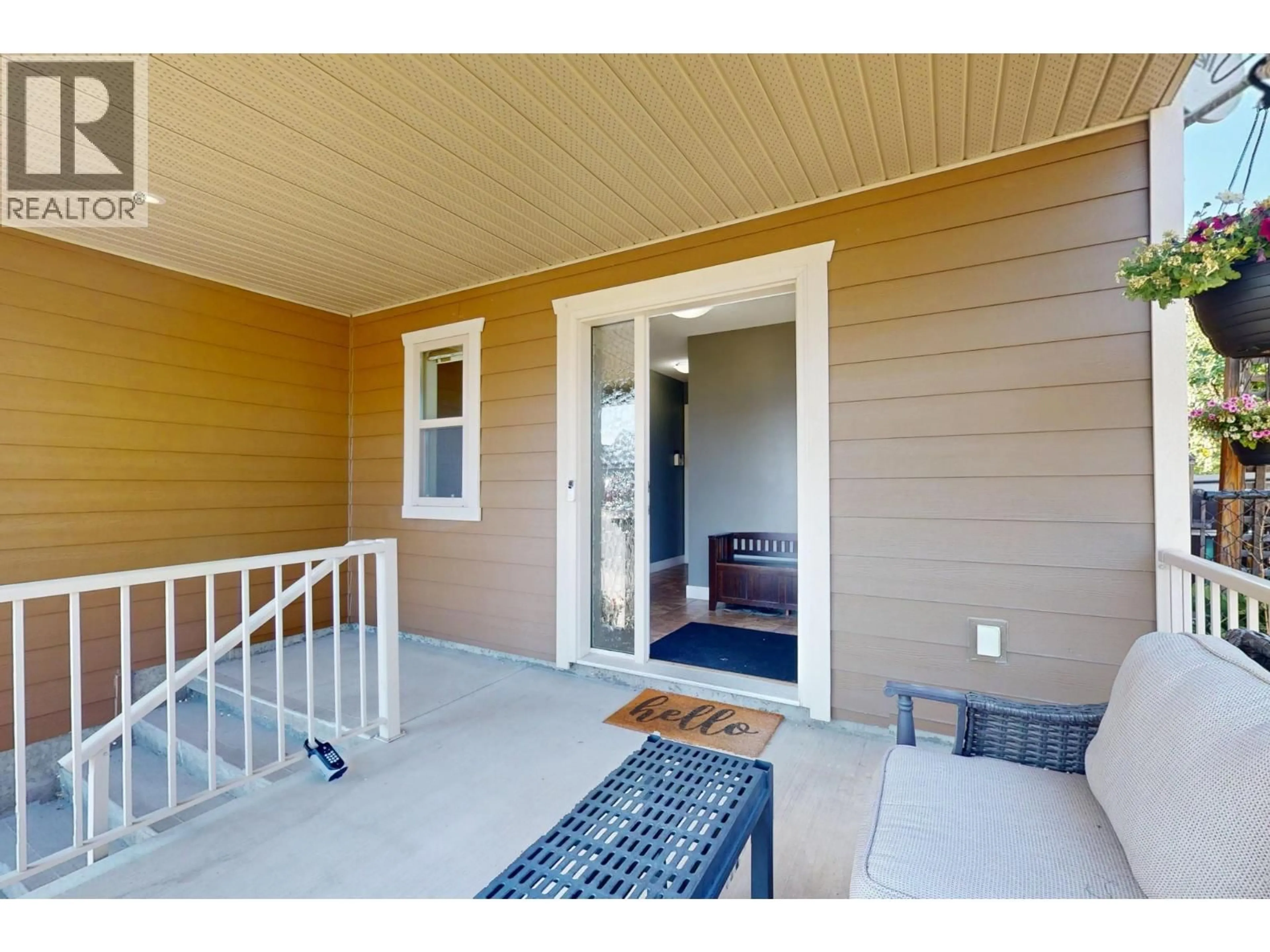 Indoor entryway for 1376 NISHI COURT, Kelowna British Columbia V1P1S2