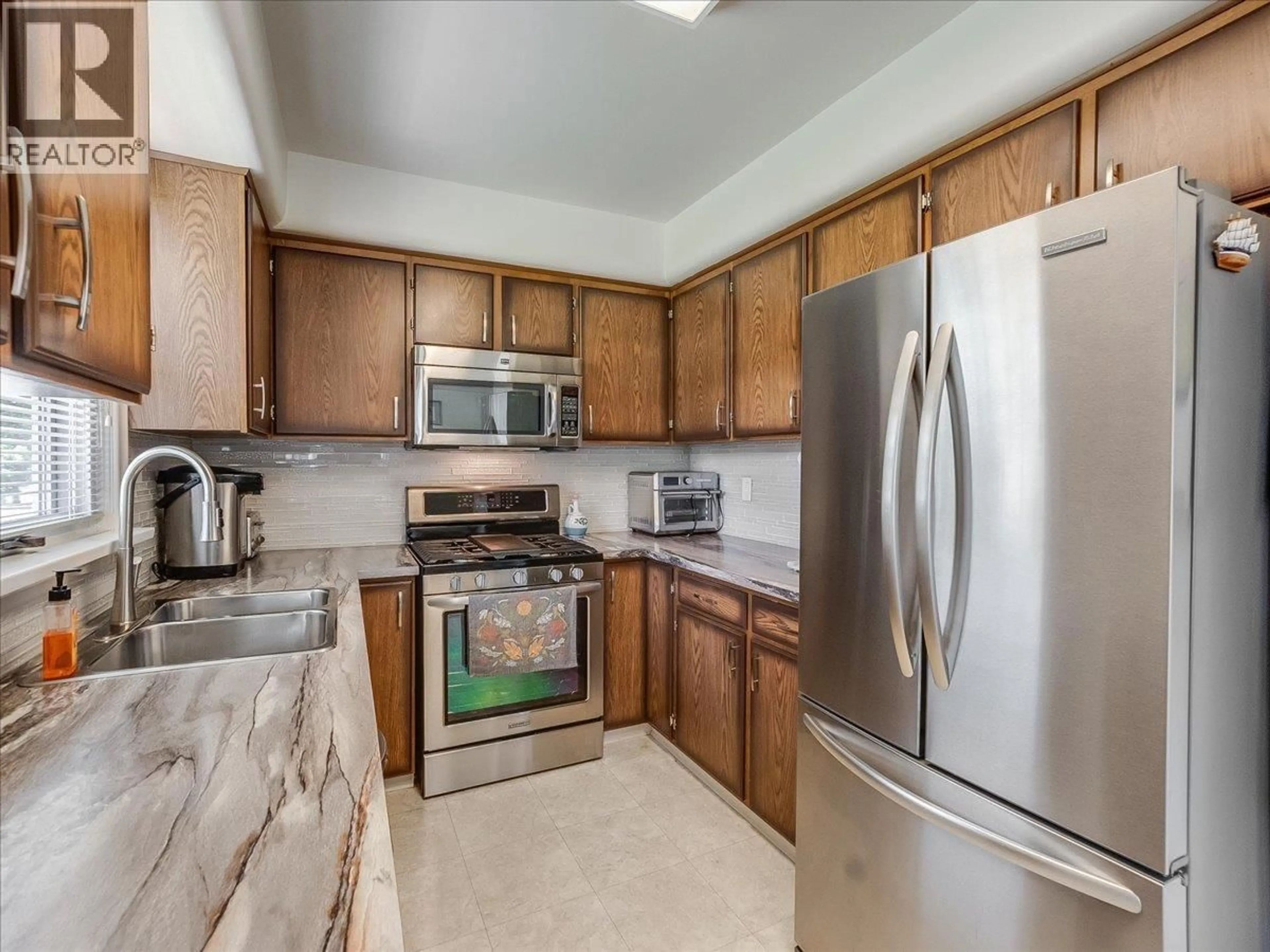 Standard kitchen, ceramic/tile floor for 1120 COLUMBIA AVENUE, Trail British Columbia V1R1J2