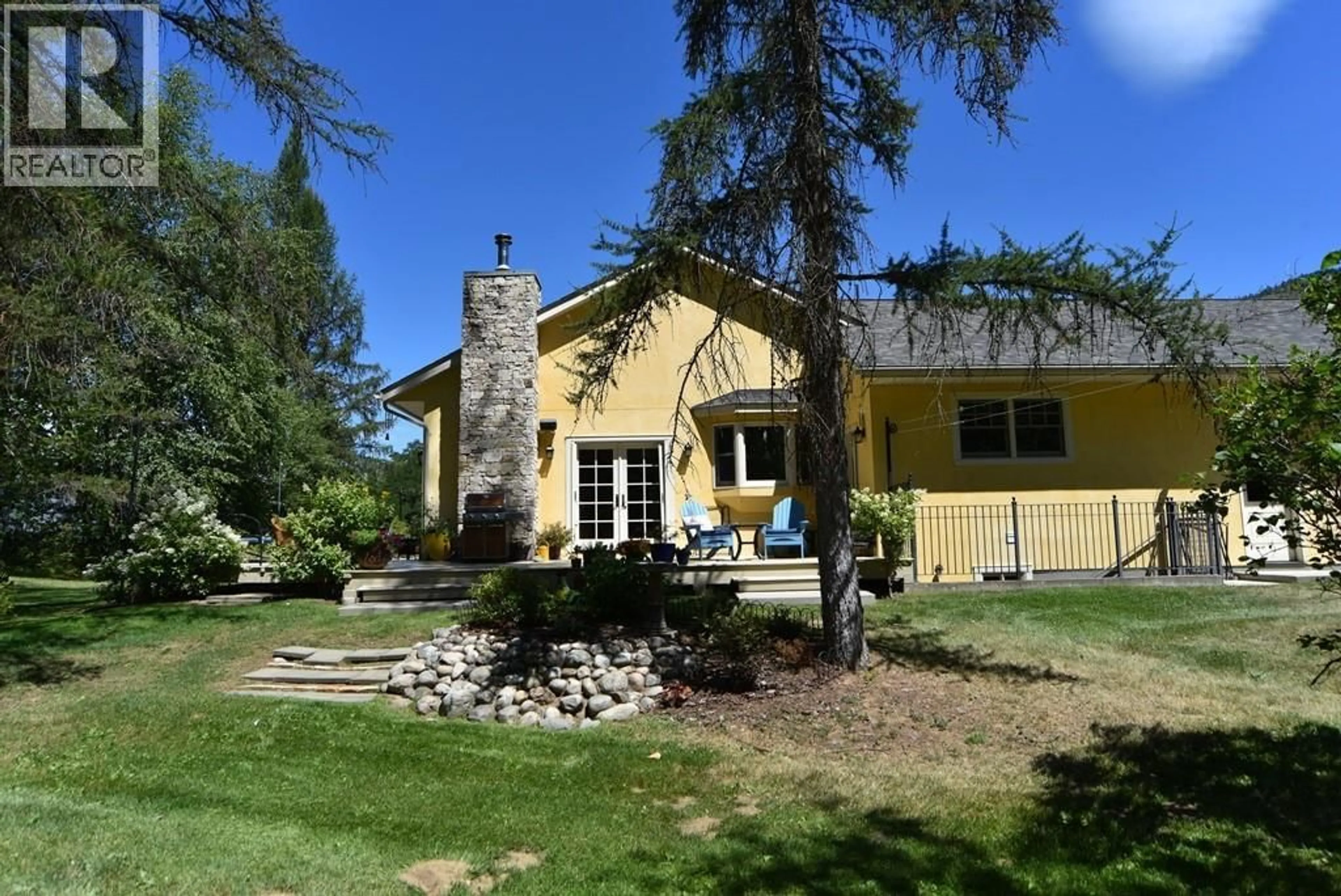 Patio, unknown for 9309 STATION ROAD, Trail British Columbia V1R4W6