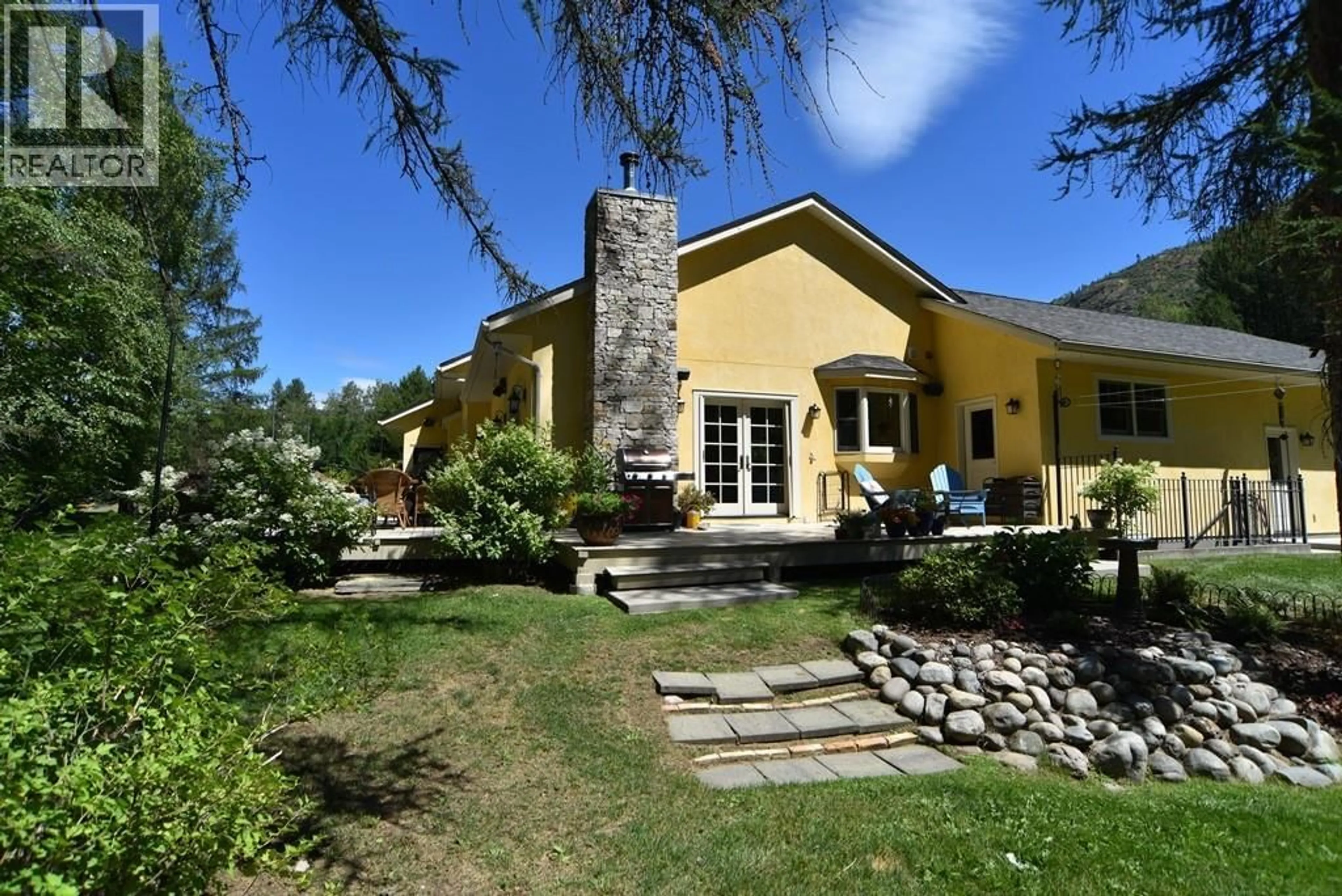 Patio, unknown for 9309 STATION ROAD, Trail British Columbia V1R4W6