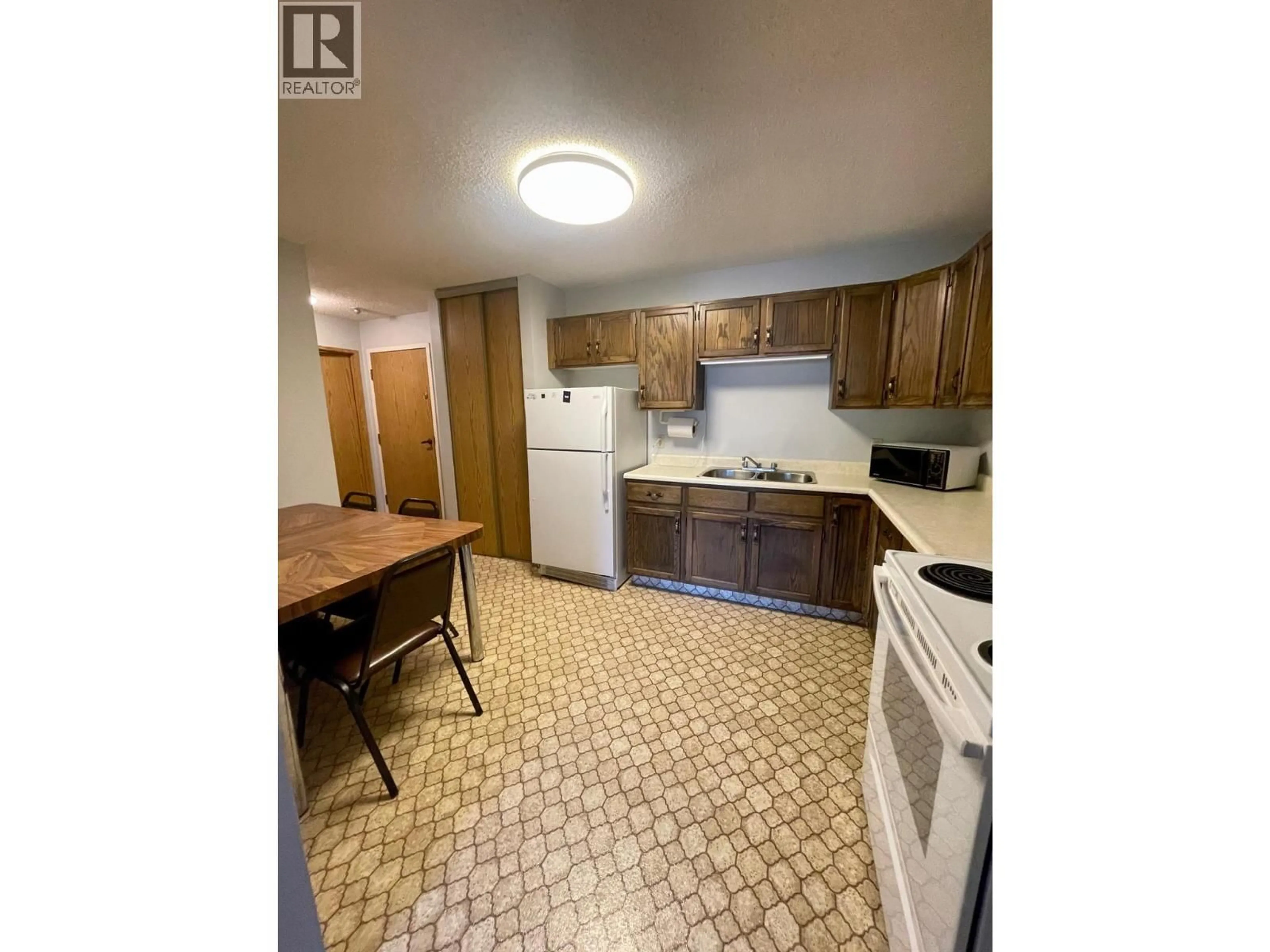 Standard kitchen, unknown for 111 - 1286 PONDEROSA DRIVE, Sparwood British Columbia V0B2G2