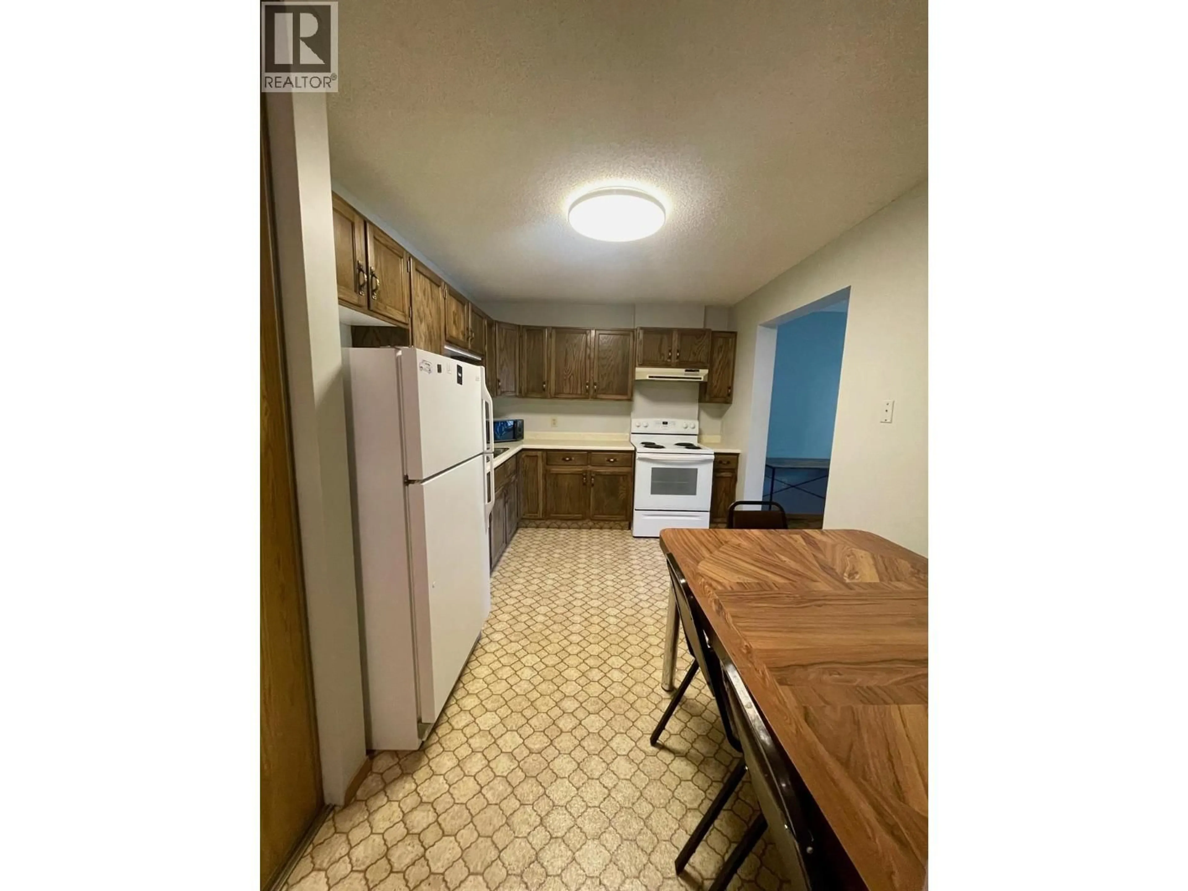 Standard kitchen, unknown for 111 - 1286 PONDEROSA DRIVE, Sparwood British Columbia V0B2G2