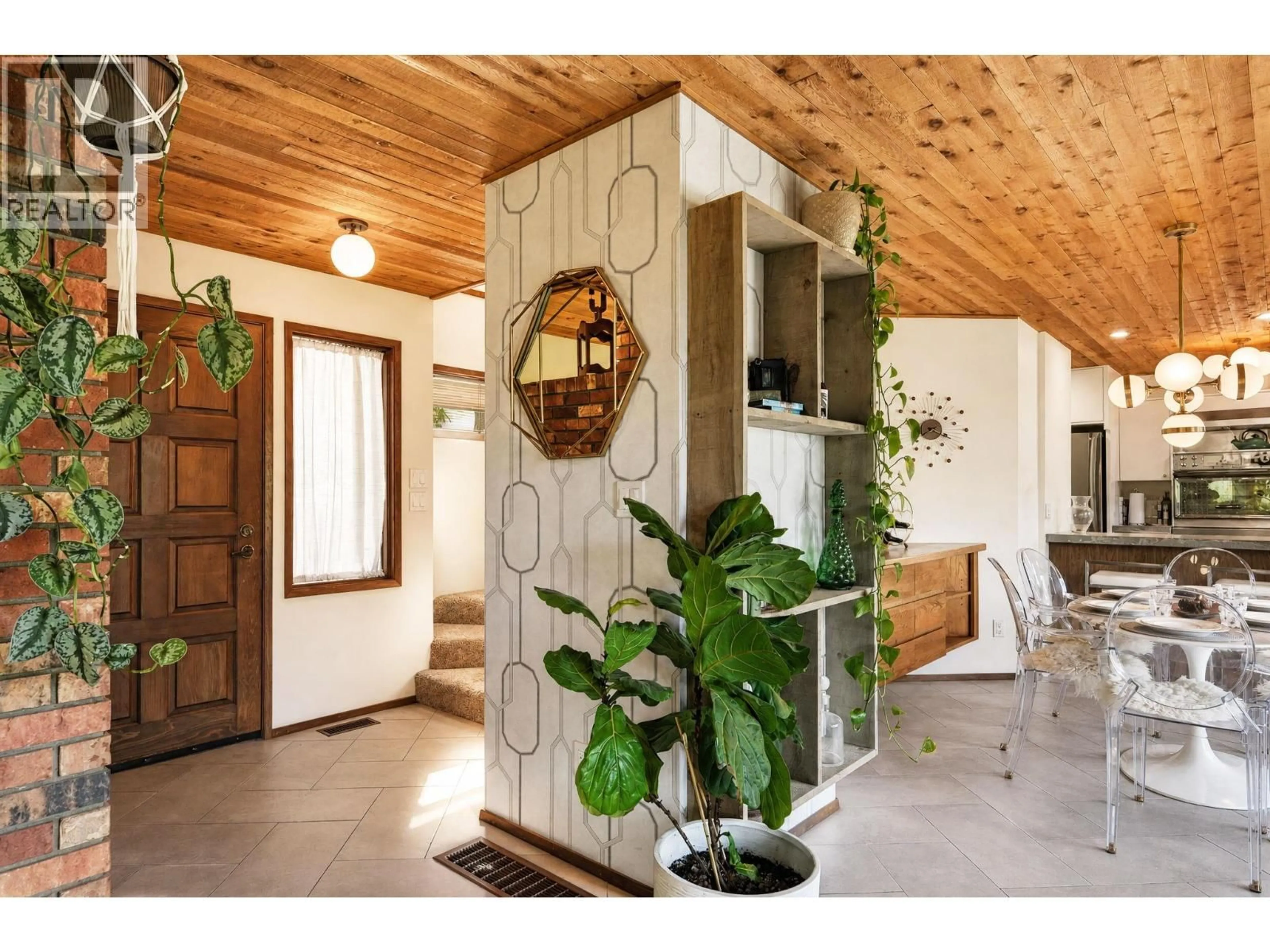 Indoor entryway for 130 PINEVIEW DRIVE, Kaleden British Columbia V0H1K0