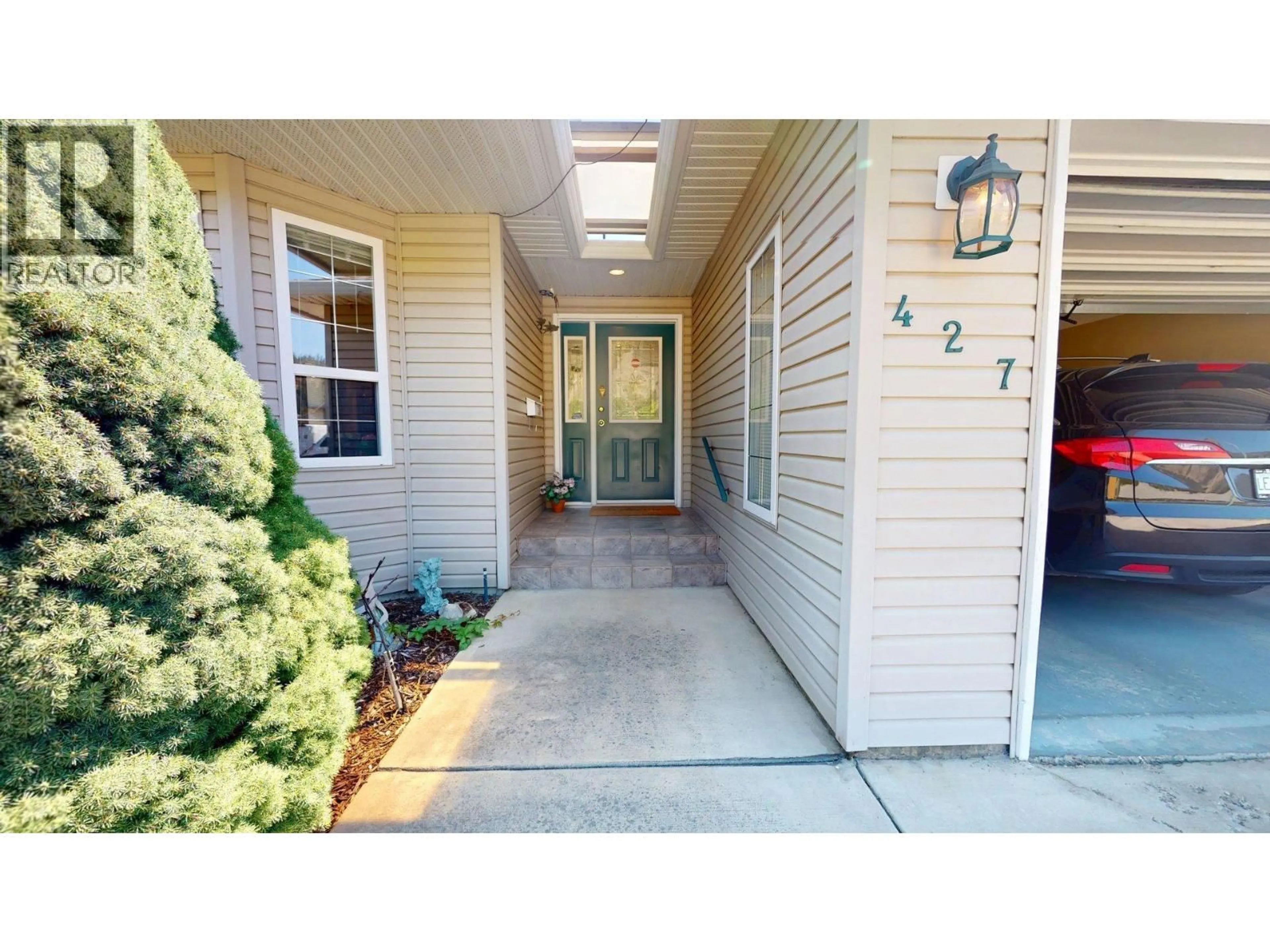 Indoor entryway for 427 BALLOU PLACE, Kelowna British Columbia V1V1V4