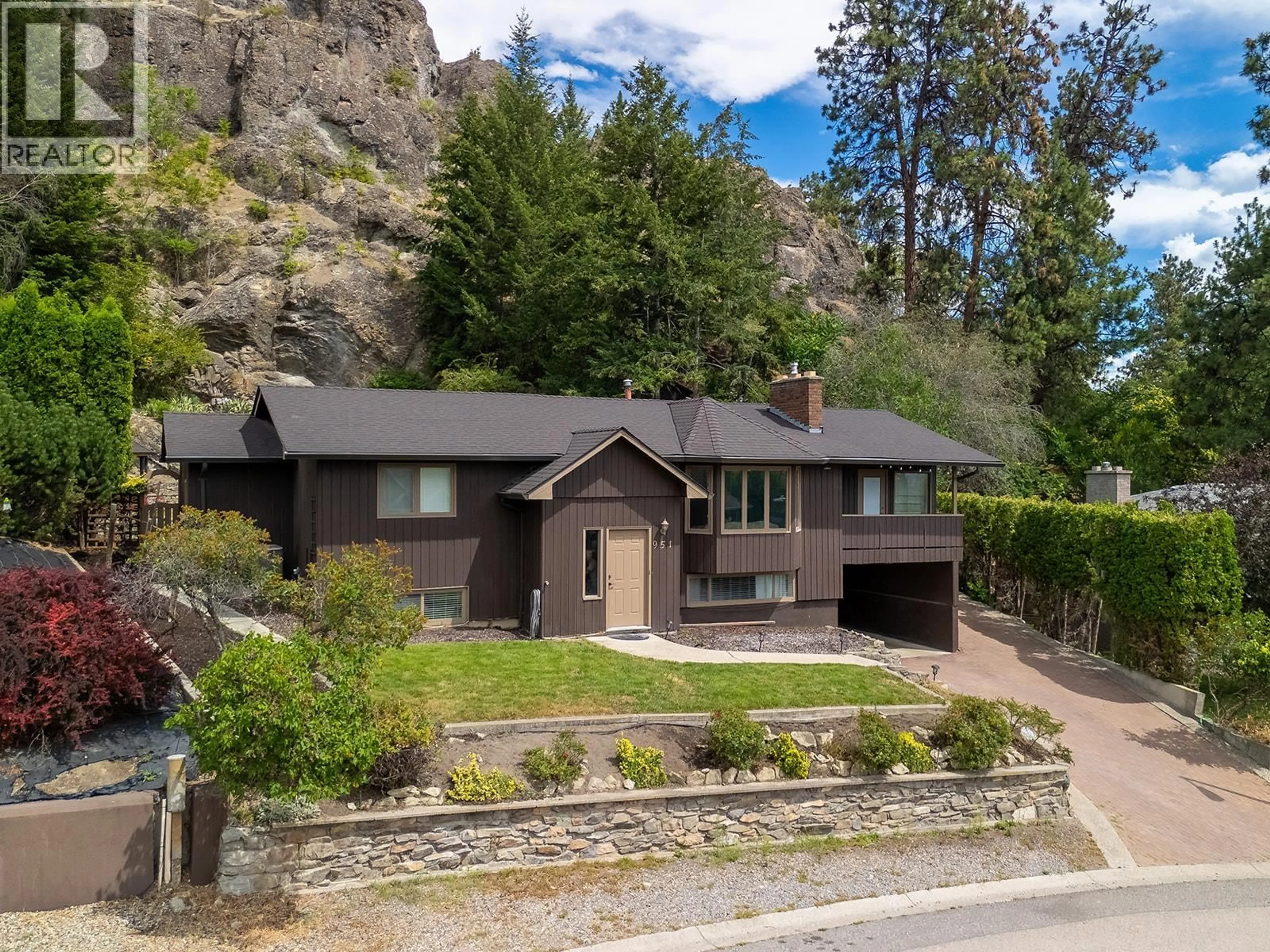 A pic from outside/outdoor area/front of a property/back of a property/a pic from drone, street for 951 MONTCALM DRIVE, Kelowna British Columbia V1Y3M8