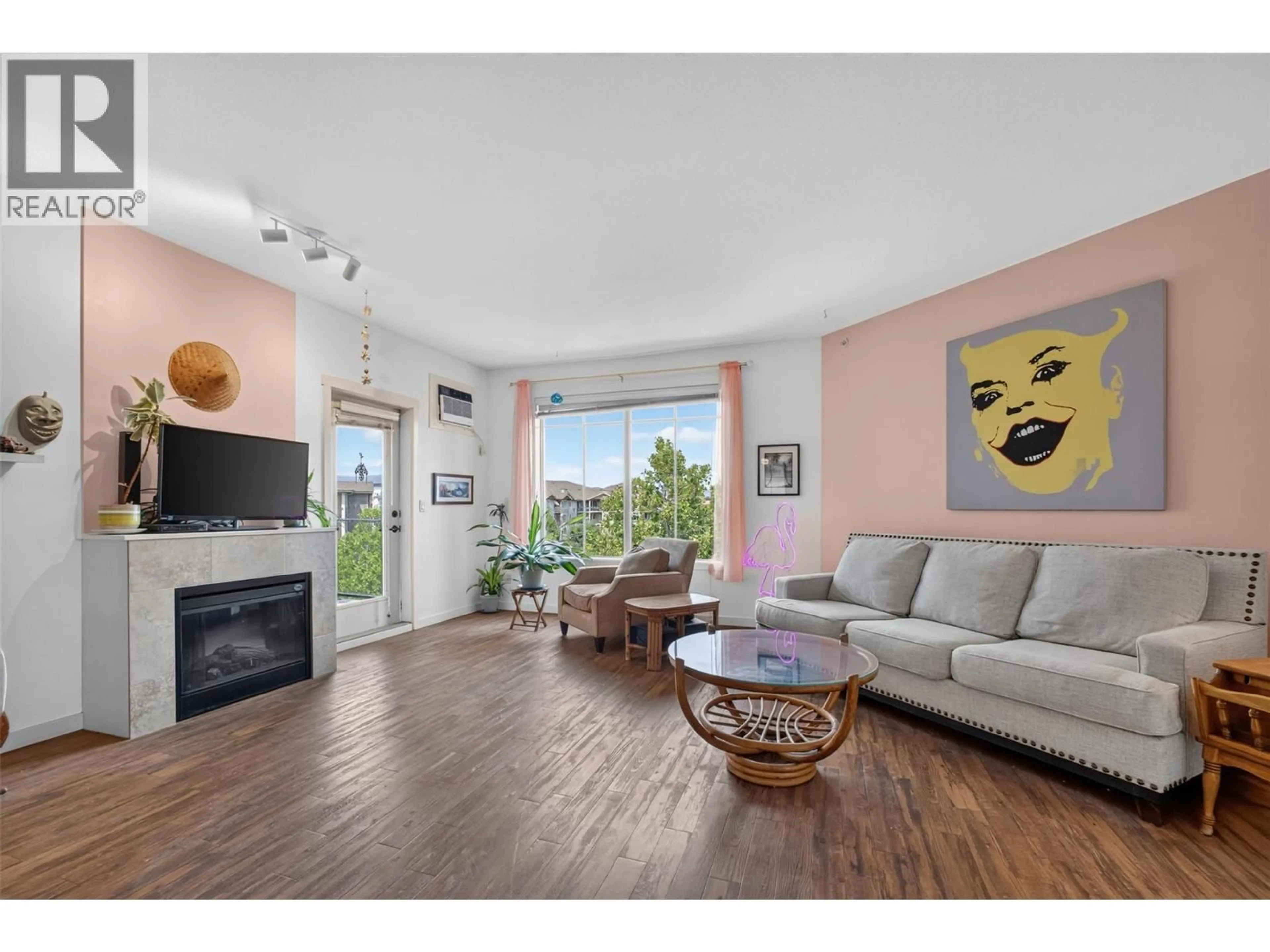 Living room with furniture, unknown for 401 - 3739 CASORSO ROAD, Kelowna British Columbia V1W5E8