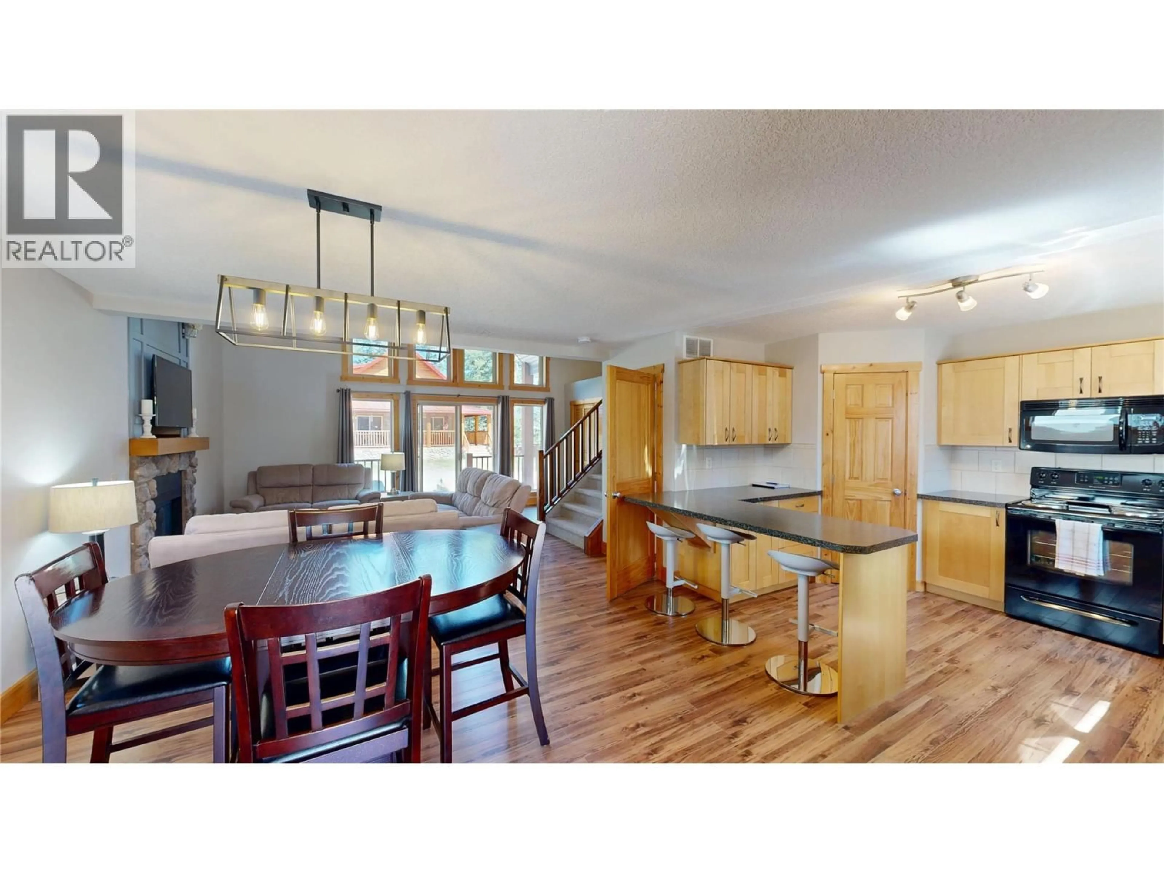 Open concept kitchen, wood/laminate floor for 93 - 4868 RIVERVIEW DRIVE, Edgewater British Columbia V0A1E0