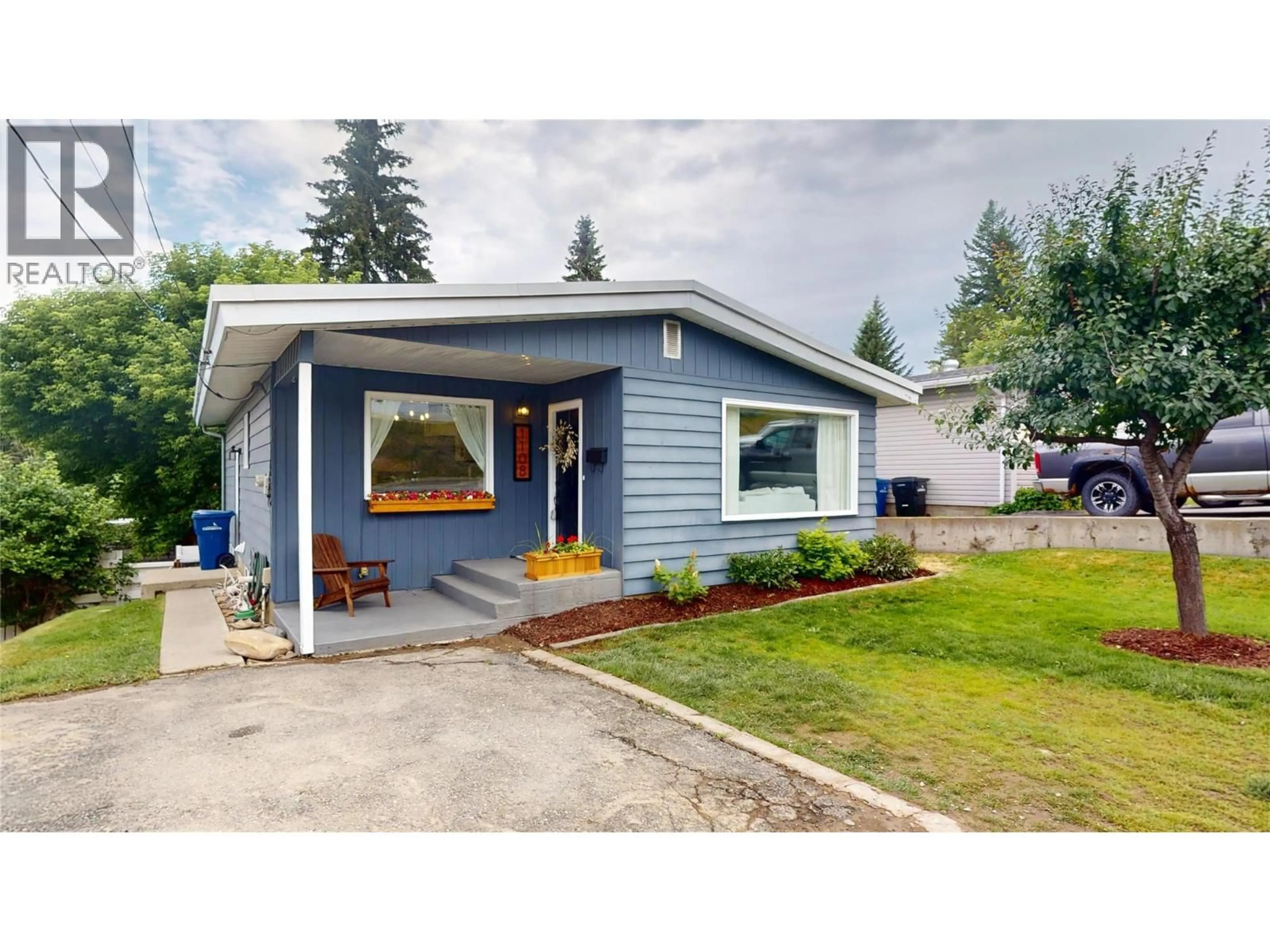 Home with vinyl exterior material, street for 1108 11 STREET SOUTH, Cranbrook British Columbia V1C1V8
