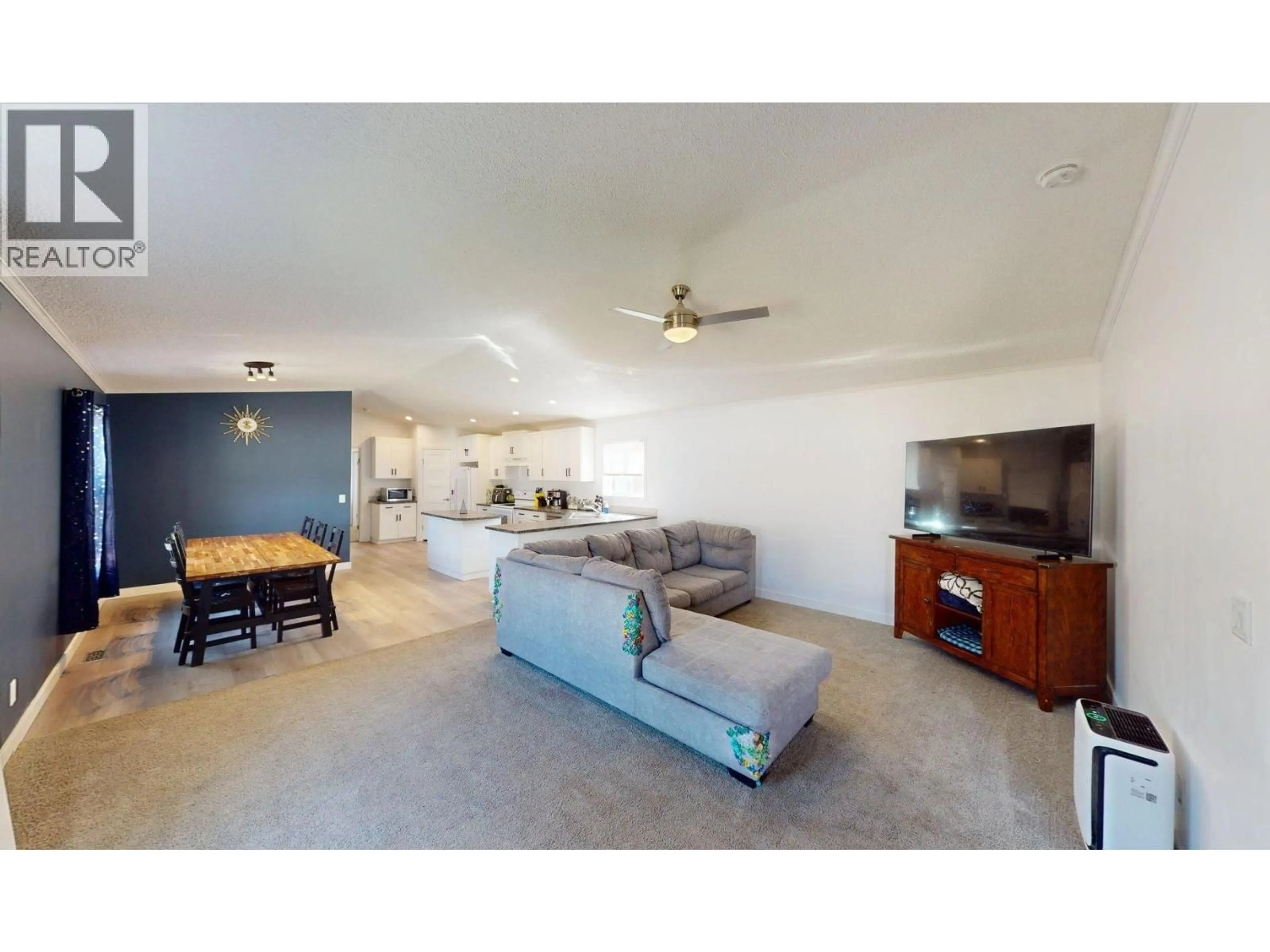 Living room with furniture, unknown for 18 - 42 WILDERNESS HEIGHTS DRIVE, Elkford British Columbia V0B1H0