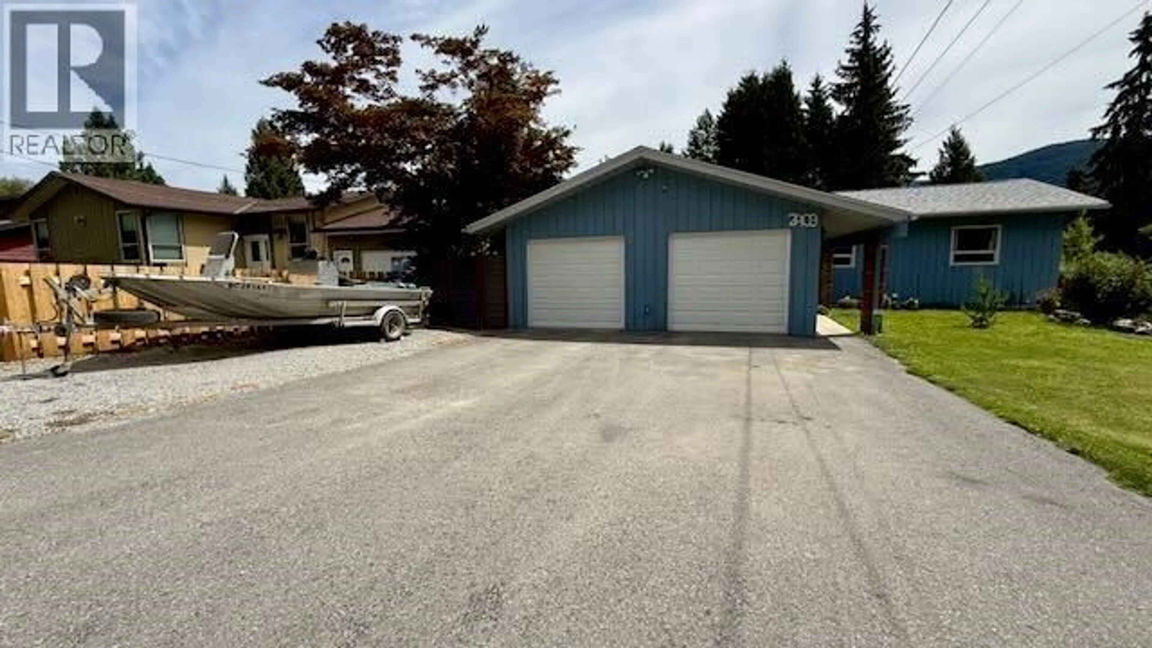 Indoor garage for 2409 11TH AVENUE, Castlegar British Columbia V1N3B1