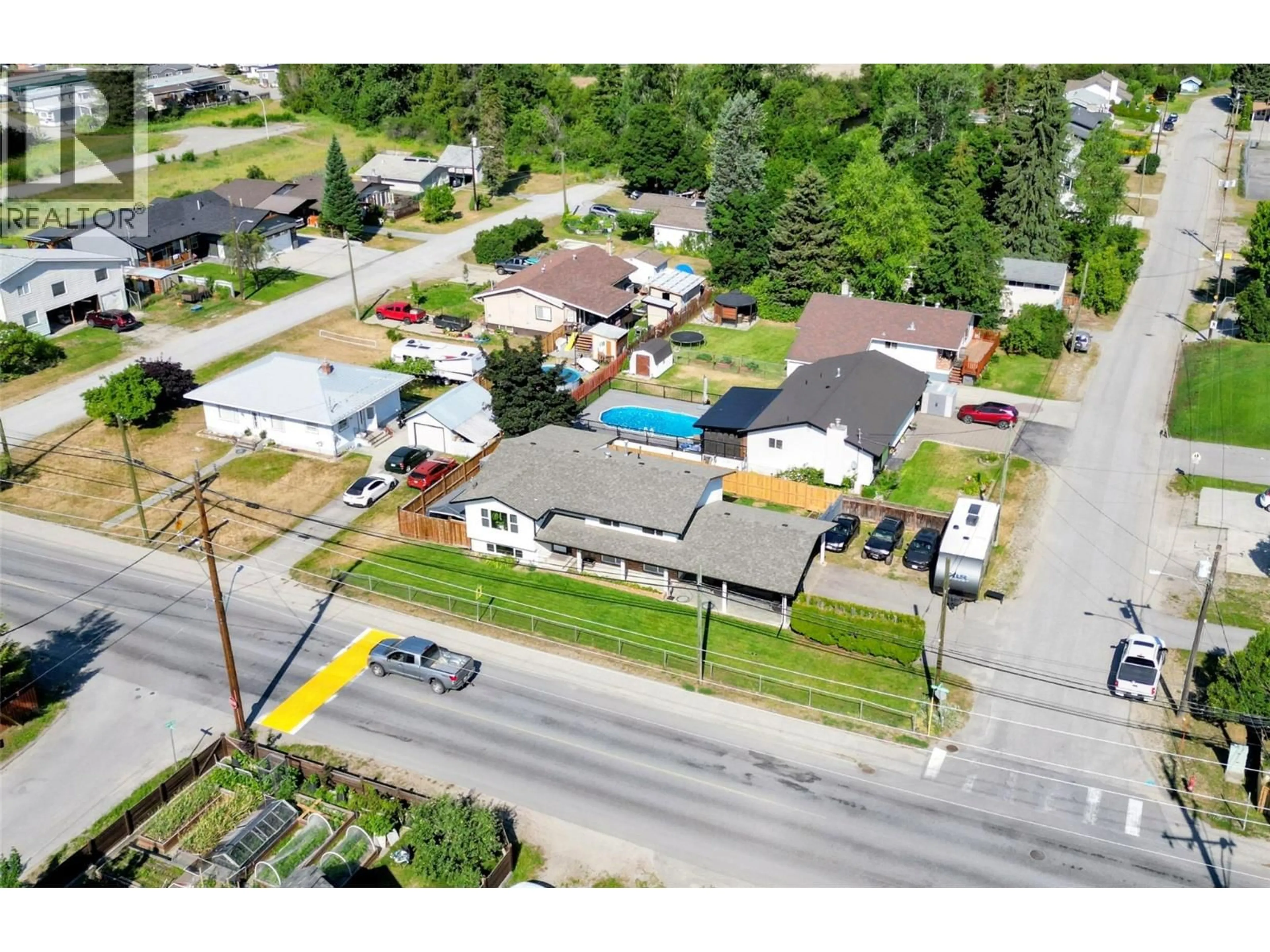 A pic from outside/outdoor area/front of a property/back of a property/a pic from drone, street for 1837 COLUMBIA GARDENS ROAD, Fruitvale British Columbia V0G1L0