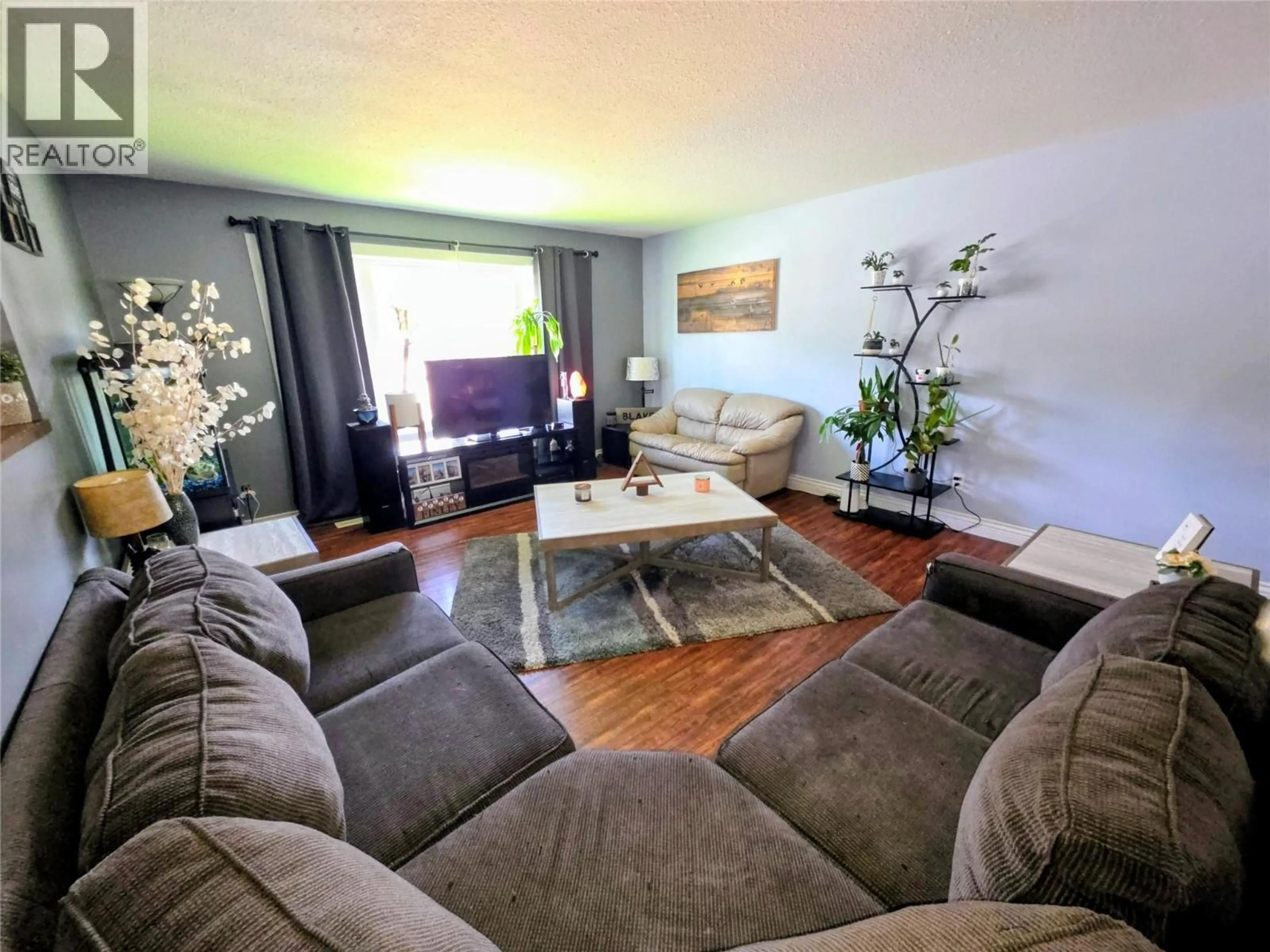 Living room with furniture, wood/laminate floor for 1837 COLUMBIA GARDENS ROAD, Fruitvale British Columbia V0G1L0