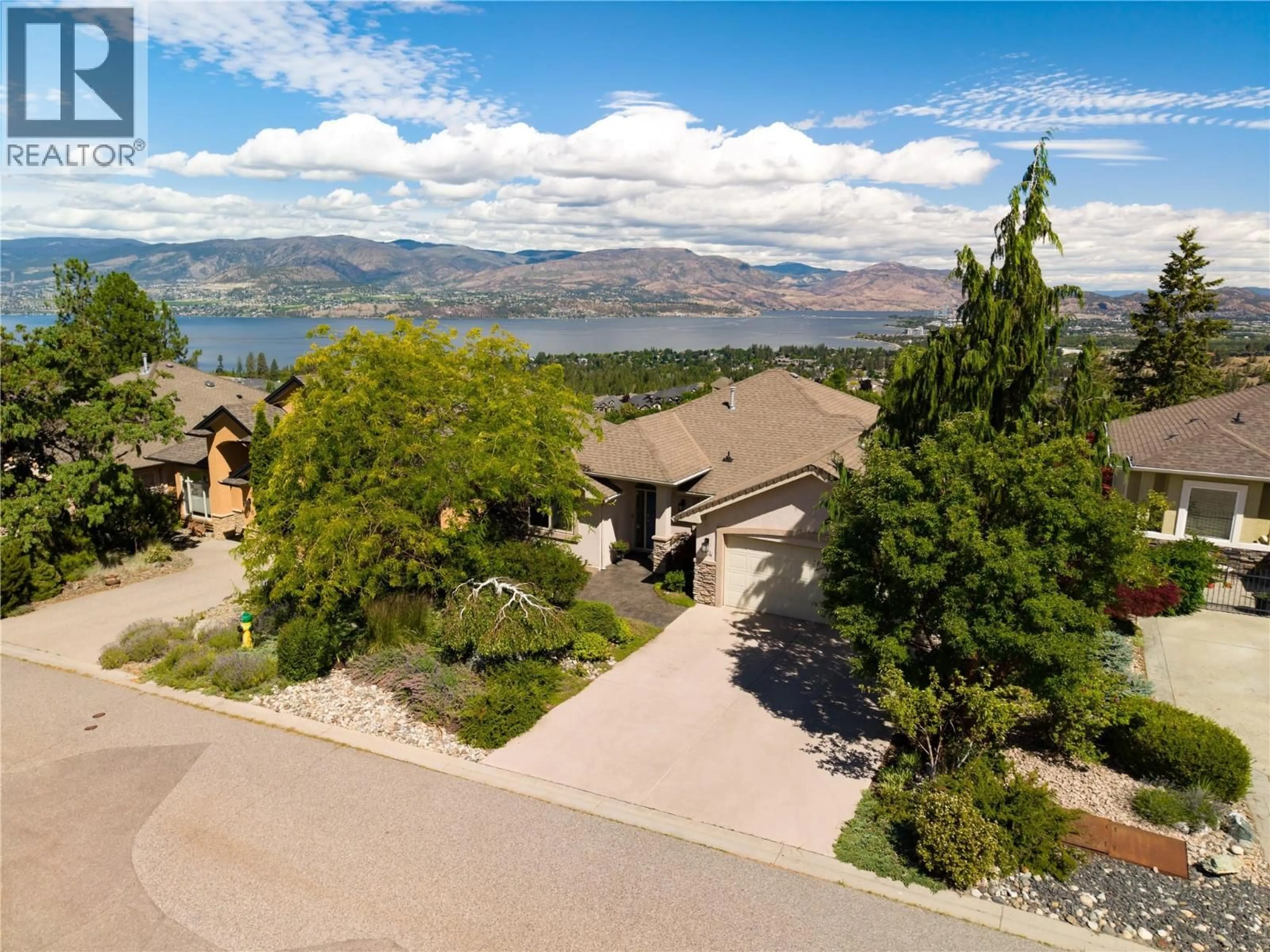 A pic from outside/outdoor area/front of a property/back of a property/a pic from drone, water/lake/river/ocean view for 754 SOUTH CREST DRIVE, Kelowna British Columbia V1W4W7