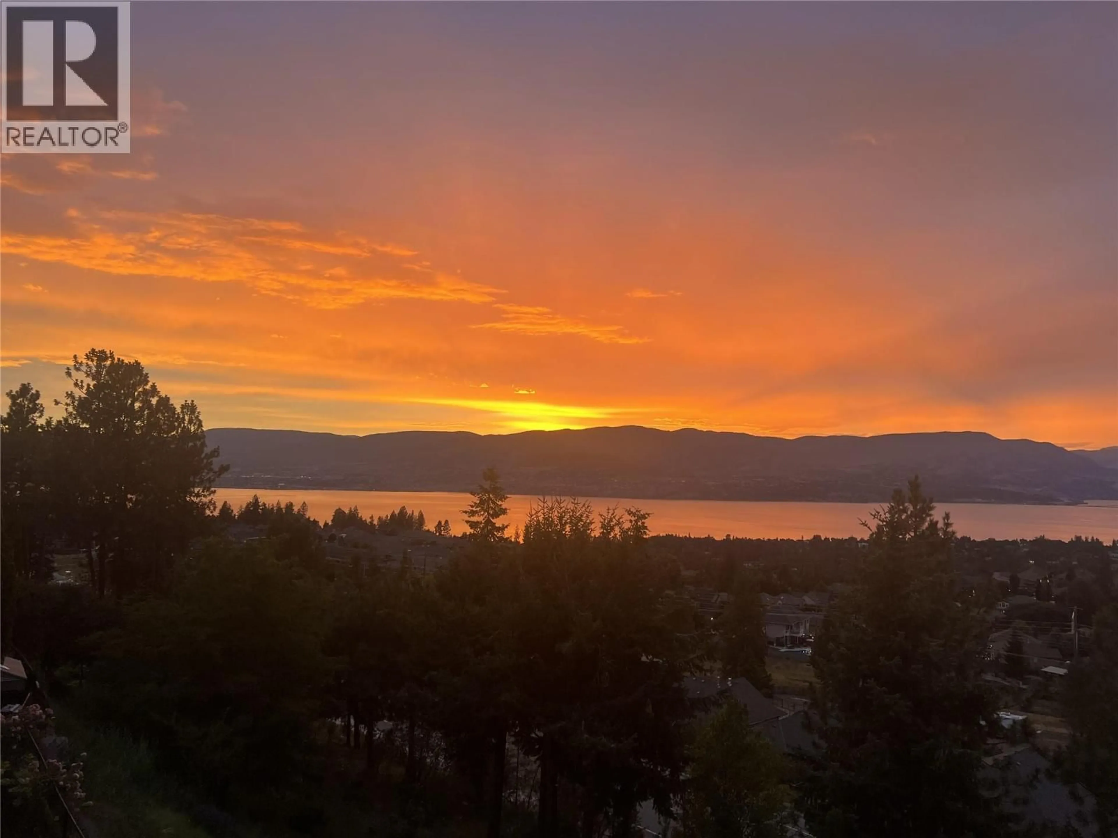 Blurry image for 754 SOUTH CREST DRIVE, Kelowna British Columbia V1W4W7