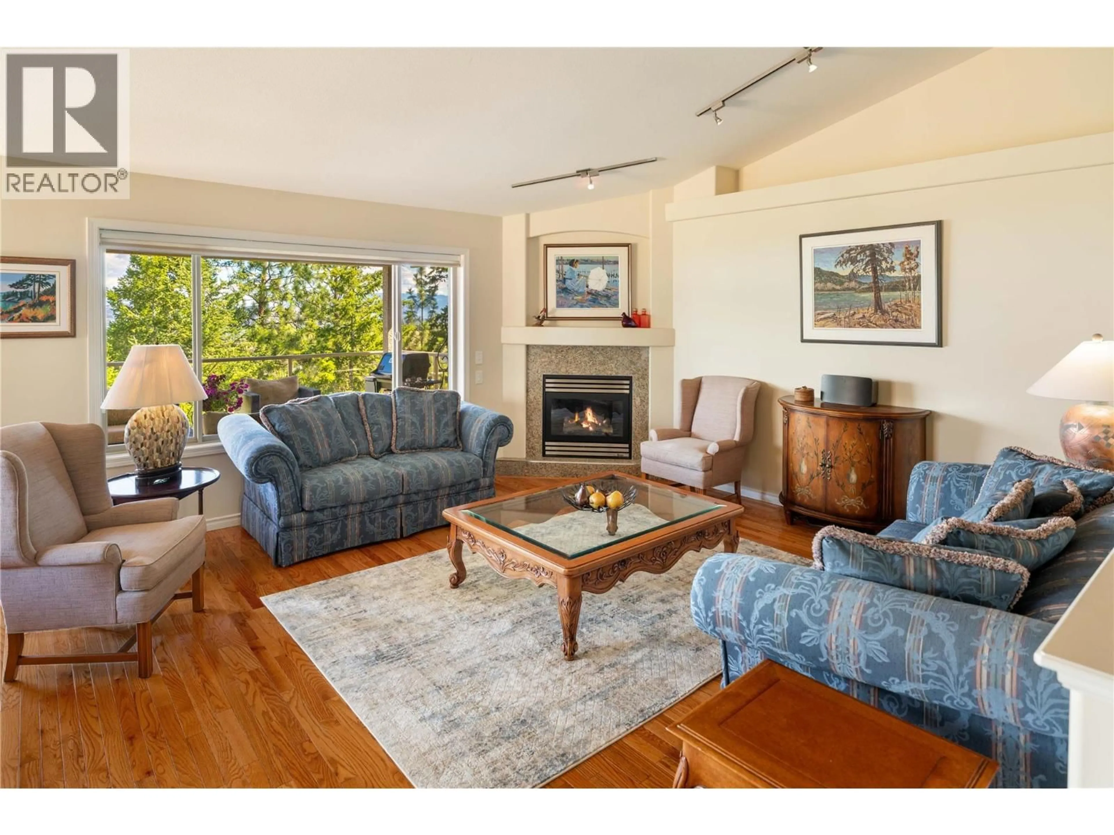 Living room with furniture, wood/laminate floor for 754 SOUTH CREST DRIVE, Kelowna British Columbia V1W4W7