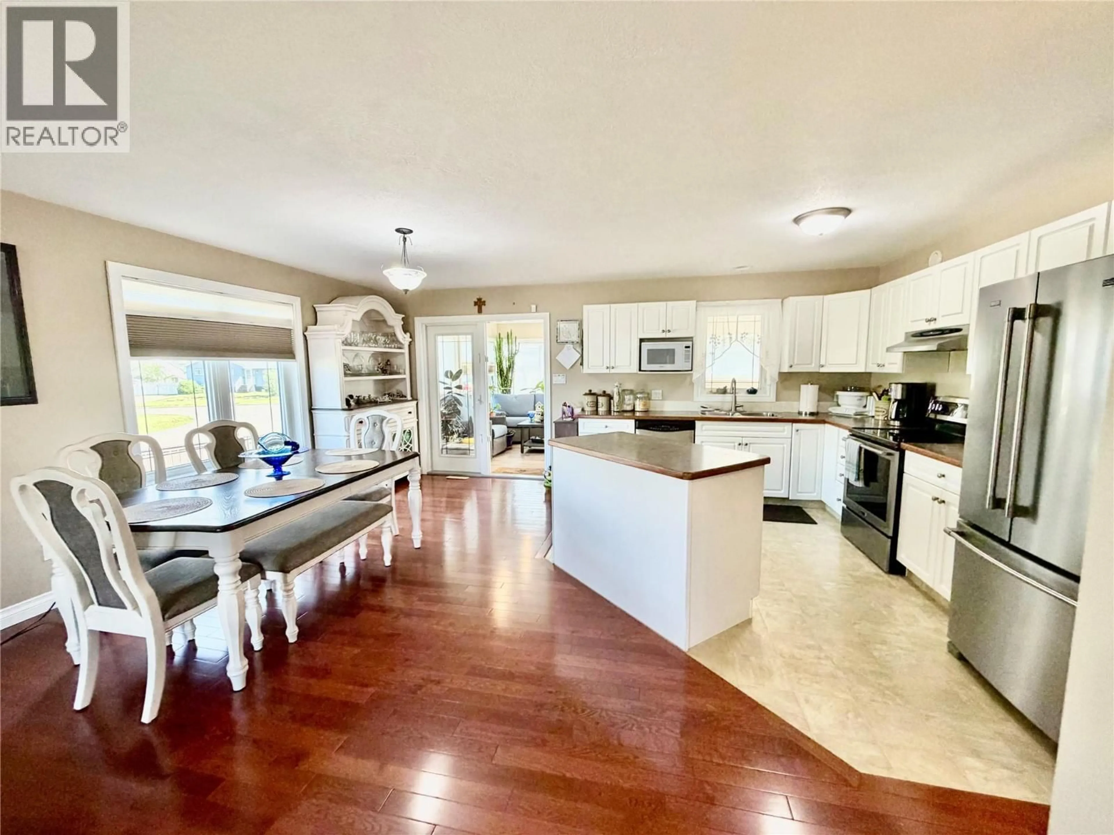 Open concept kitchen, unknown for 1801 109 AVENUE, Dawson Creek British Columbia V1G2V6