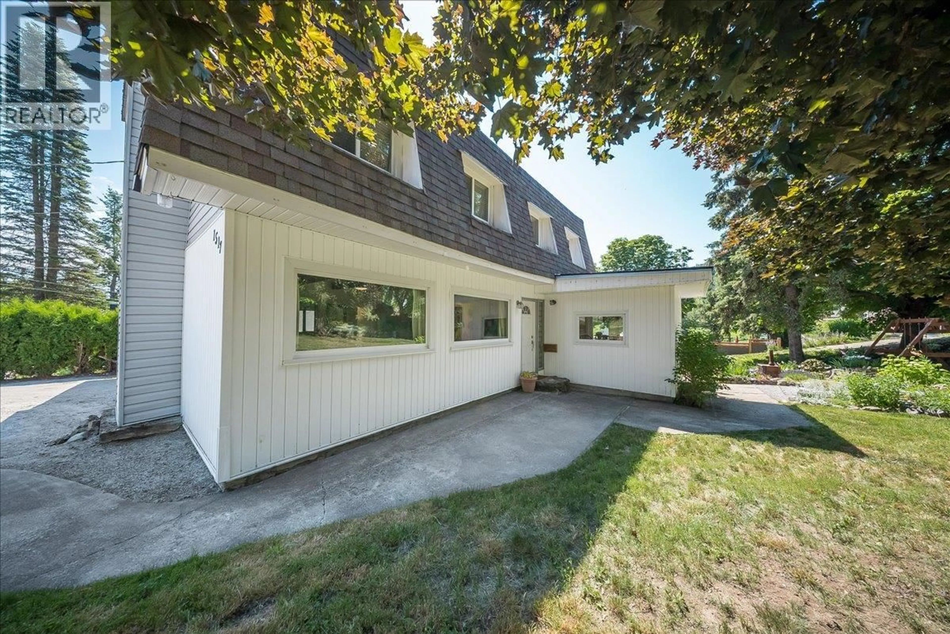 Patio, unknown for 1517 KOOTENAY AVENUE, Rossland British Columbia V0G1Y0