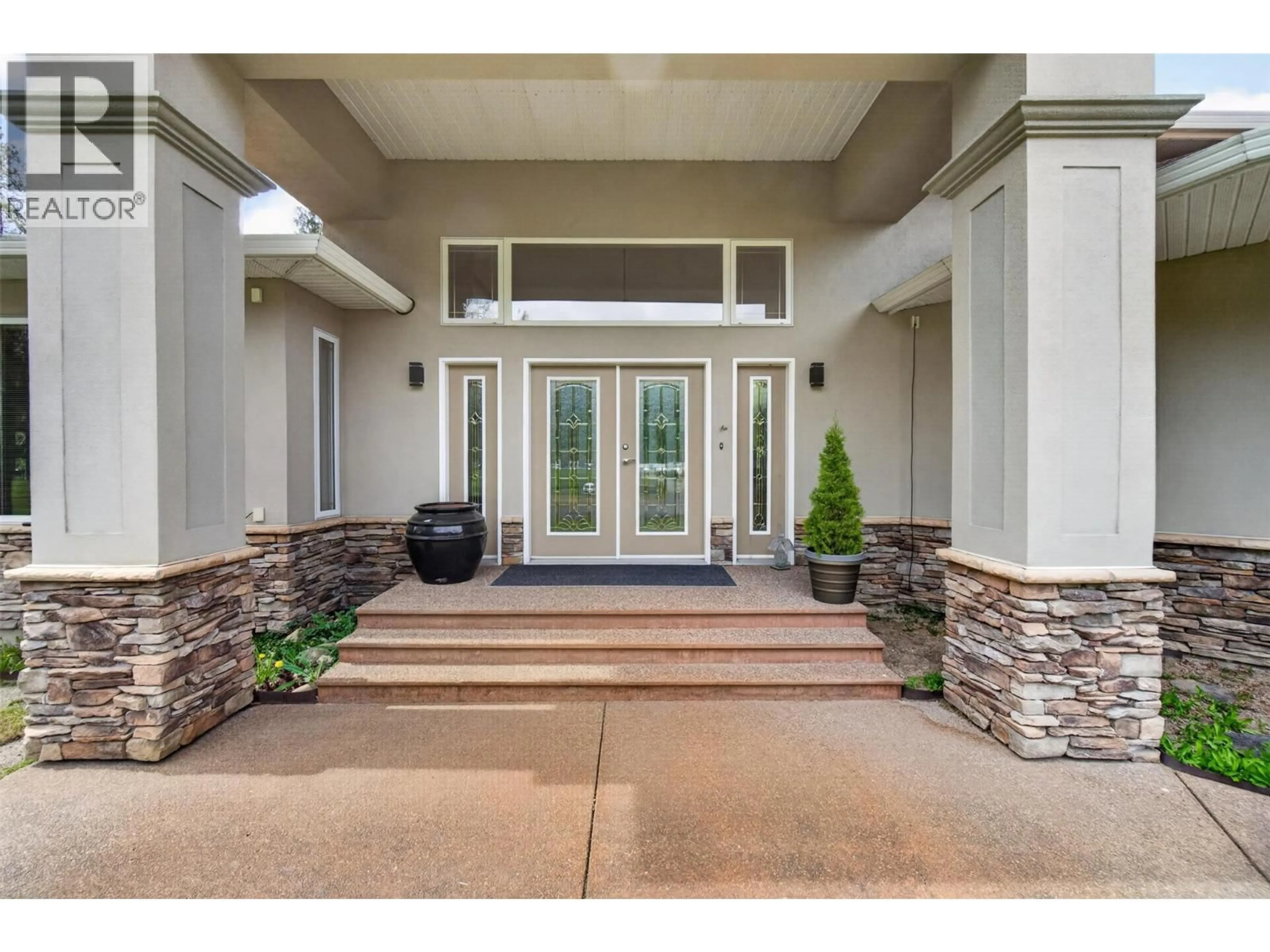 Indoor entryway for 1200 TRANS CANADA HIGHWAY, Sicamous British Columbia V0E2V0