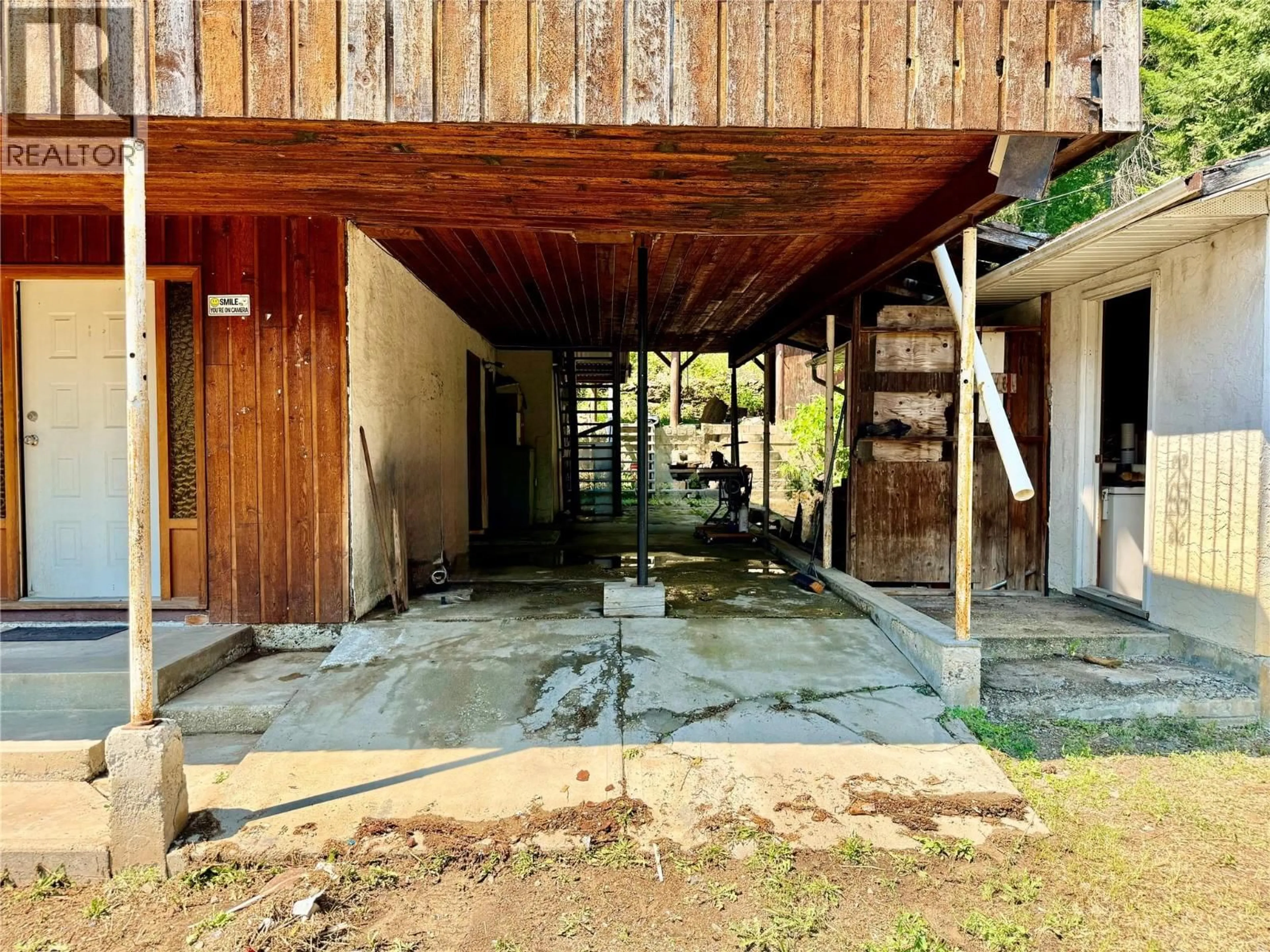 Indoor foyer for 3332 LAKEVIEW HEIGHTS DRIVE, Sorrento British Columbia V0E2W1