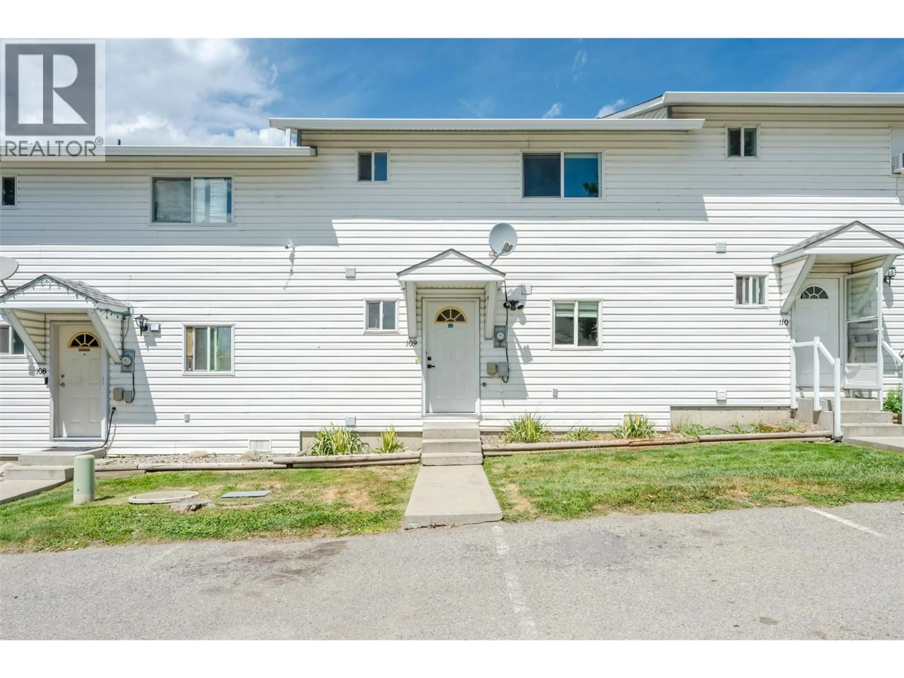 Home with vinyl exterior material, street for 109 - 3004 SOUTH MAIN STREET, Penticton British Columbia V2A5J6