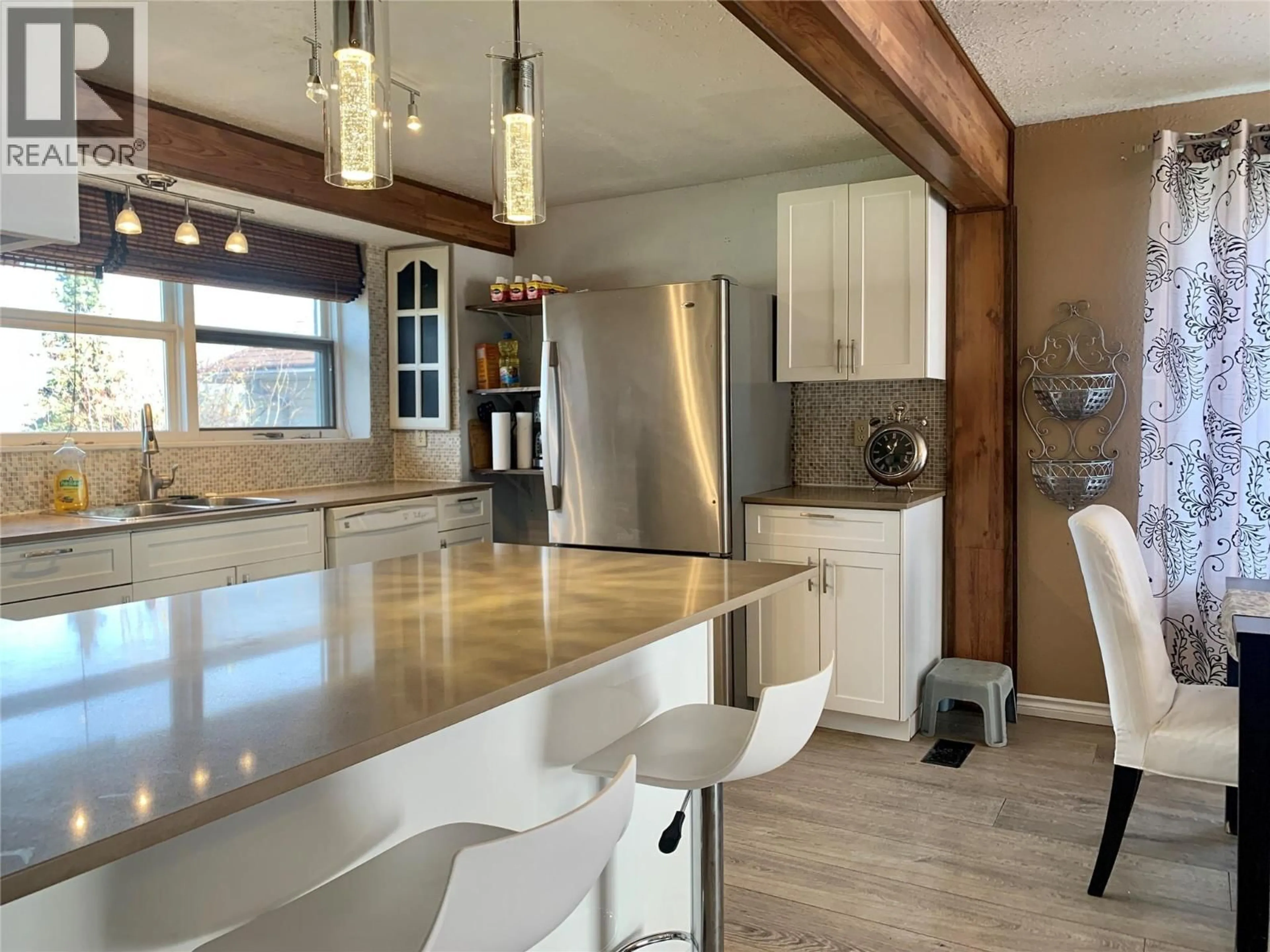 Contemporary kitchen, unknown for 1329 108 AVENUE, Dawson Creek British Columbia V1G4J2