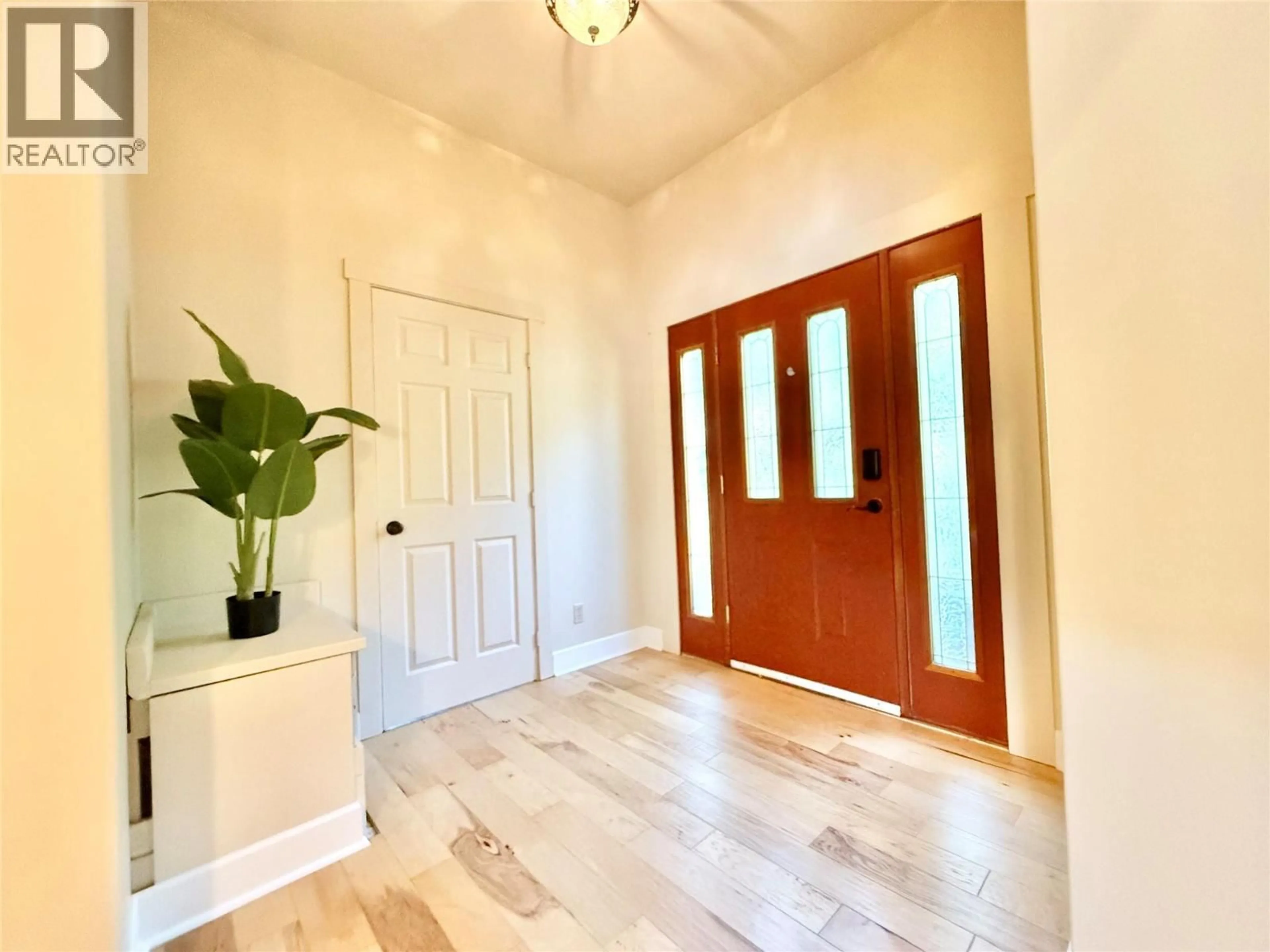 Indoor entryway for 2186 WEST LAKE DRIVE, Christina Lake British Columbia V0H1E2
