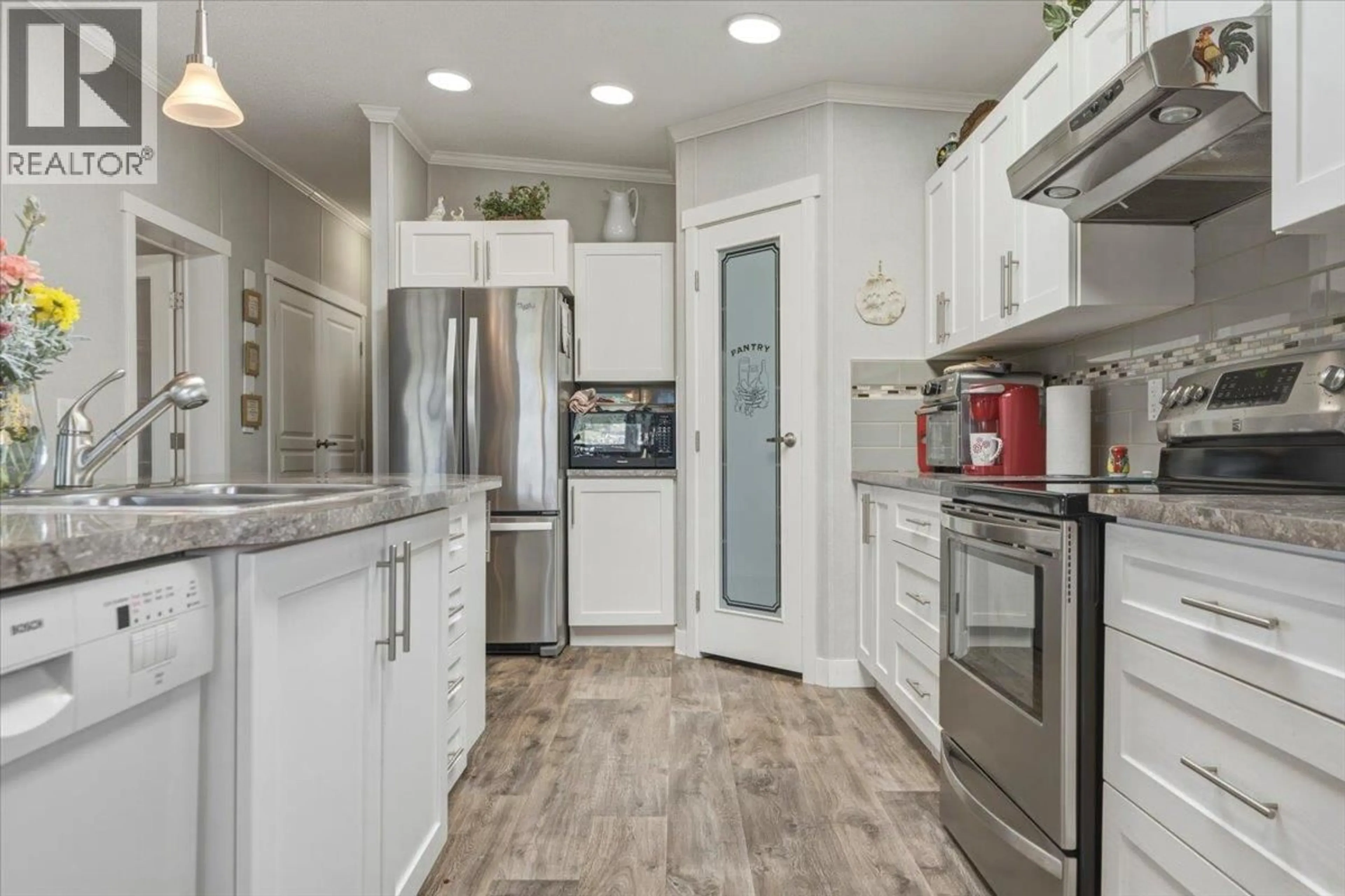 Contemporary kitchen, ceramic/tile floor for 51 - 12560 WESTSIDE ROAD, Vernon British Columbia V1H1S9