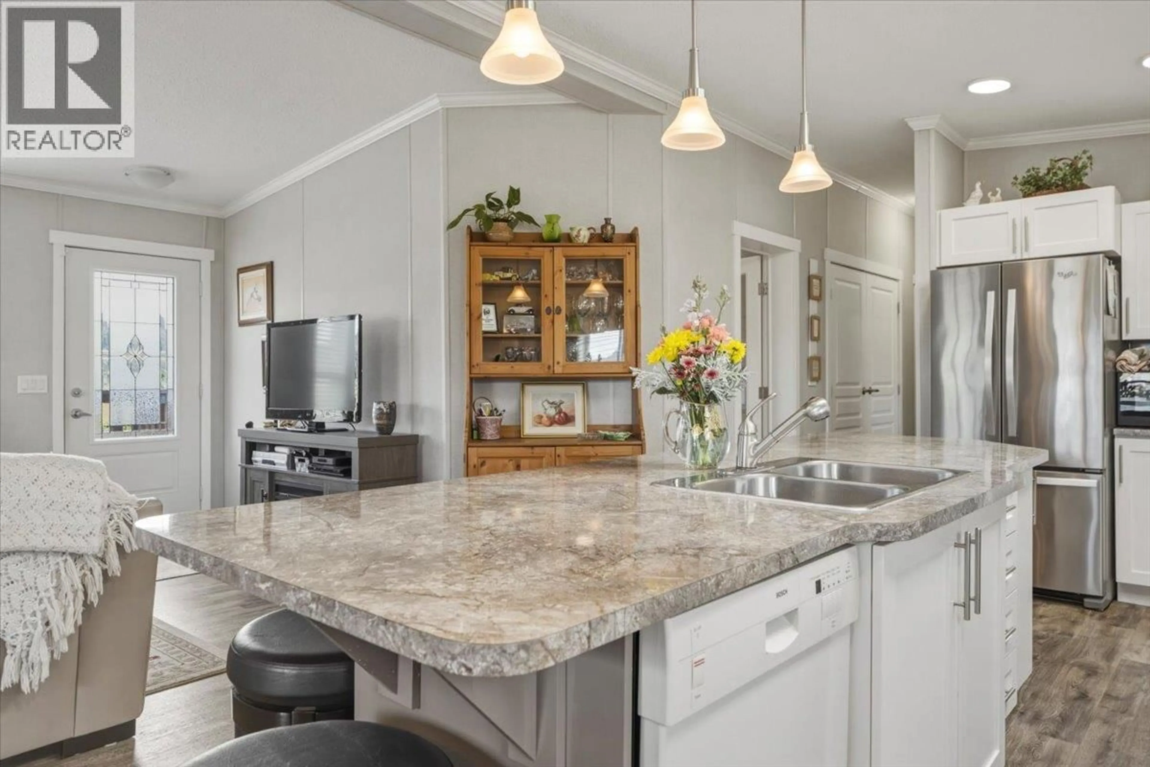 Contemporary kitchen, unknown for 51 - 12560 WESTSIDE ROAD, Vernon British Columbia V1H1S9