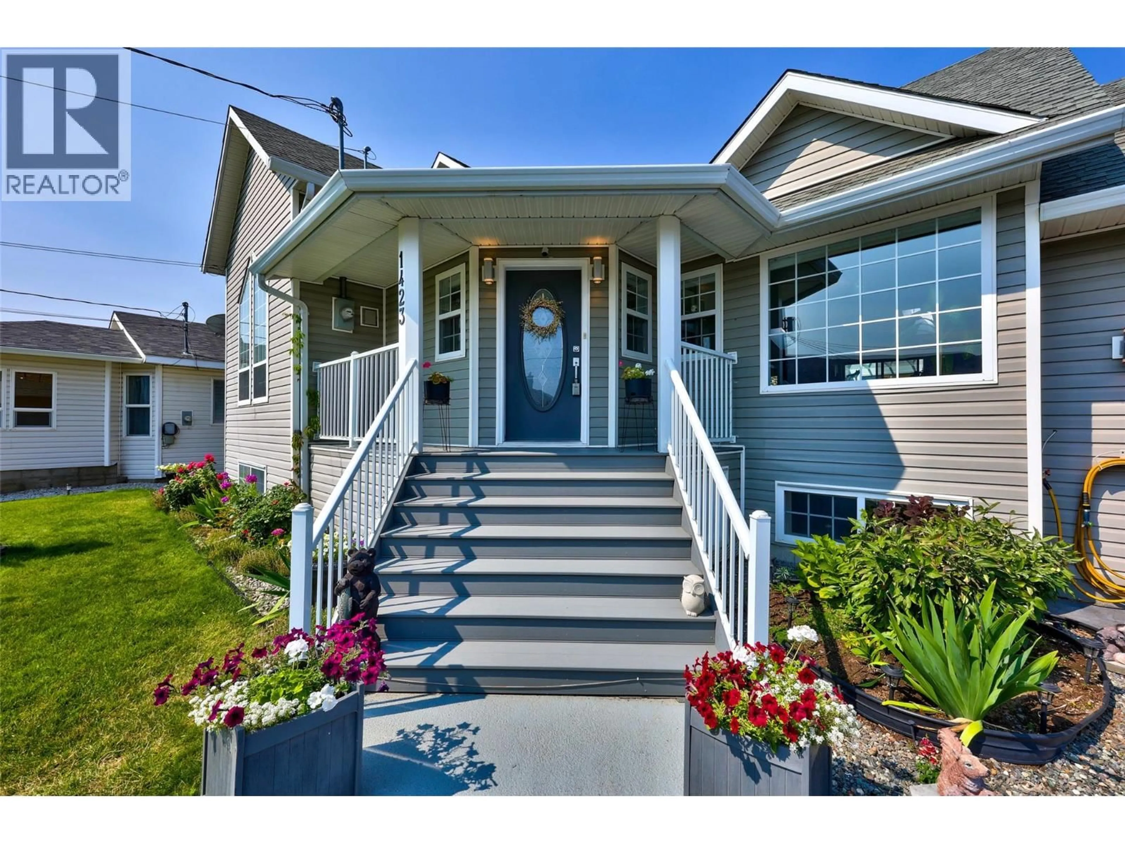 Home with vinyl exterior material, street for 1423 PEARS PLACE, Ashcroft British Columbia V0K1A0