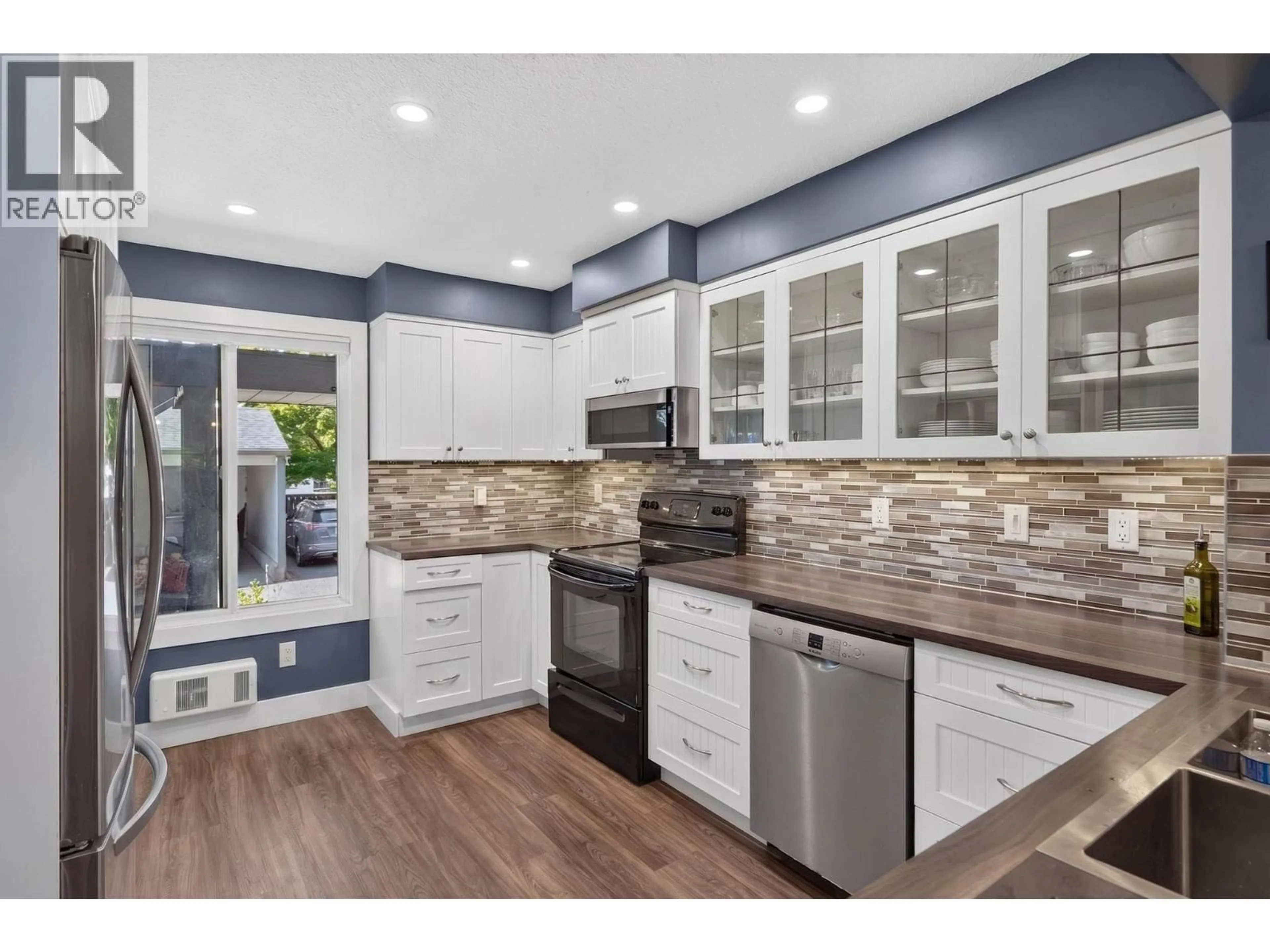 Contemporary kitchen, ceramic/tile floor for 9 - 3000 RICHTER STREET, Kelowna British Columbia V1Y8M5