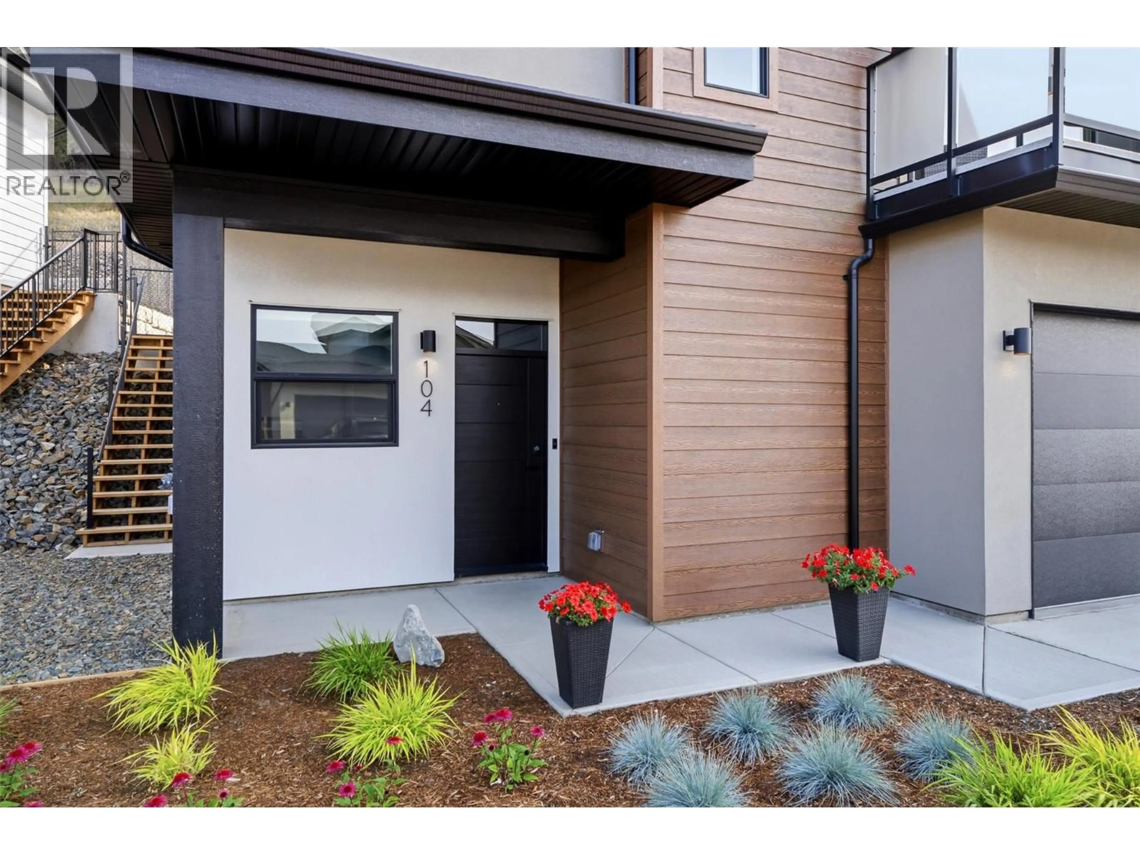 Indoor entryway for 104 - 2400 COLDWATER DRIVE, Kamloops British Columbia V2E0E9