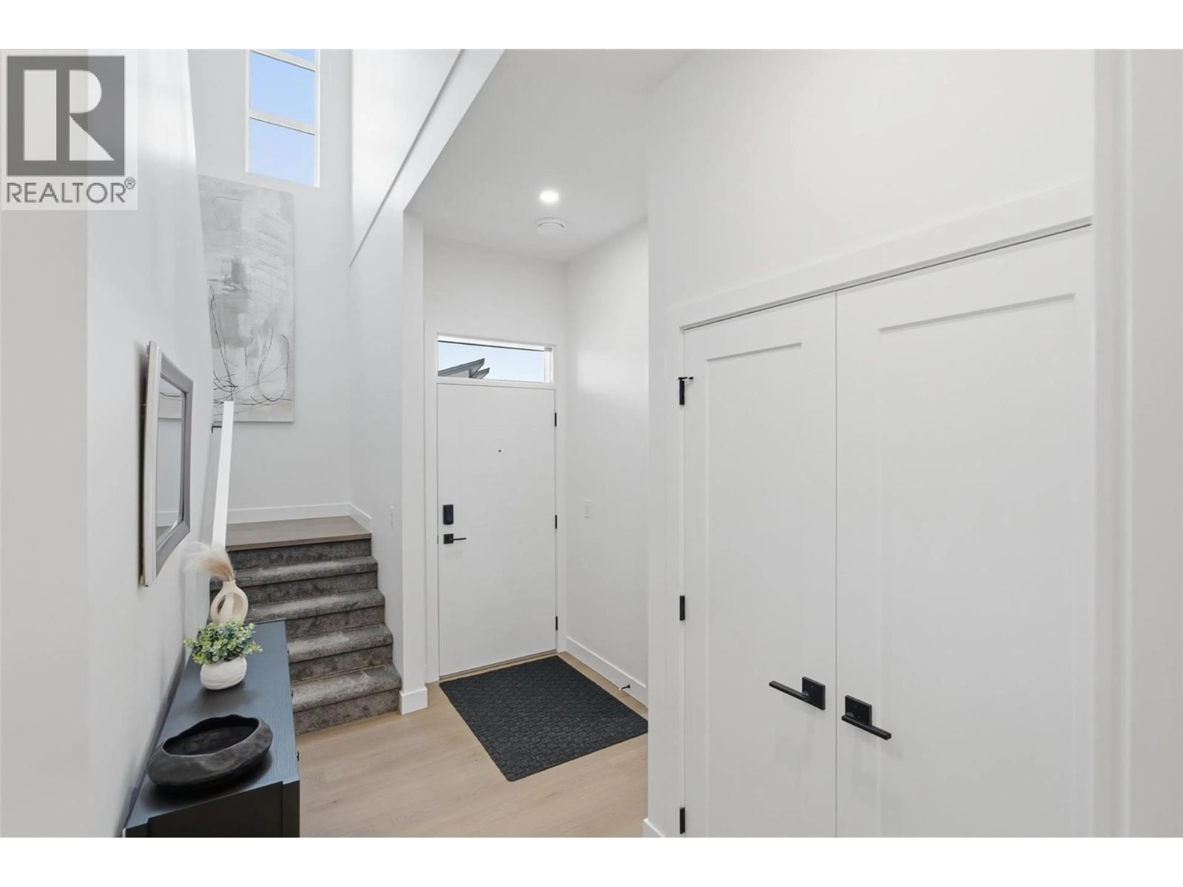 Indoor entryway for 104 - 2400 COLDWATER DRIVE, Kamloops British Columbia V2E0E9