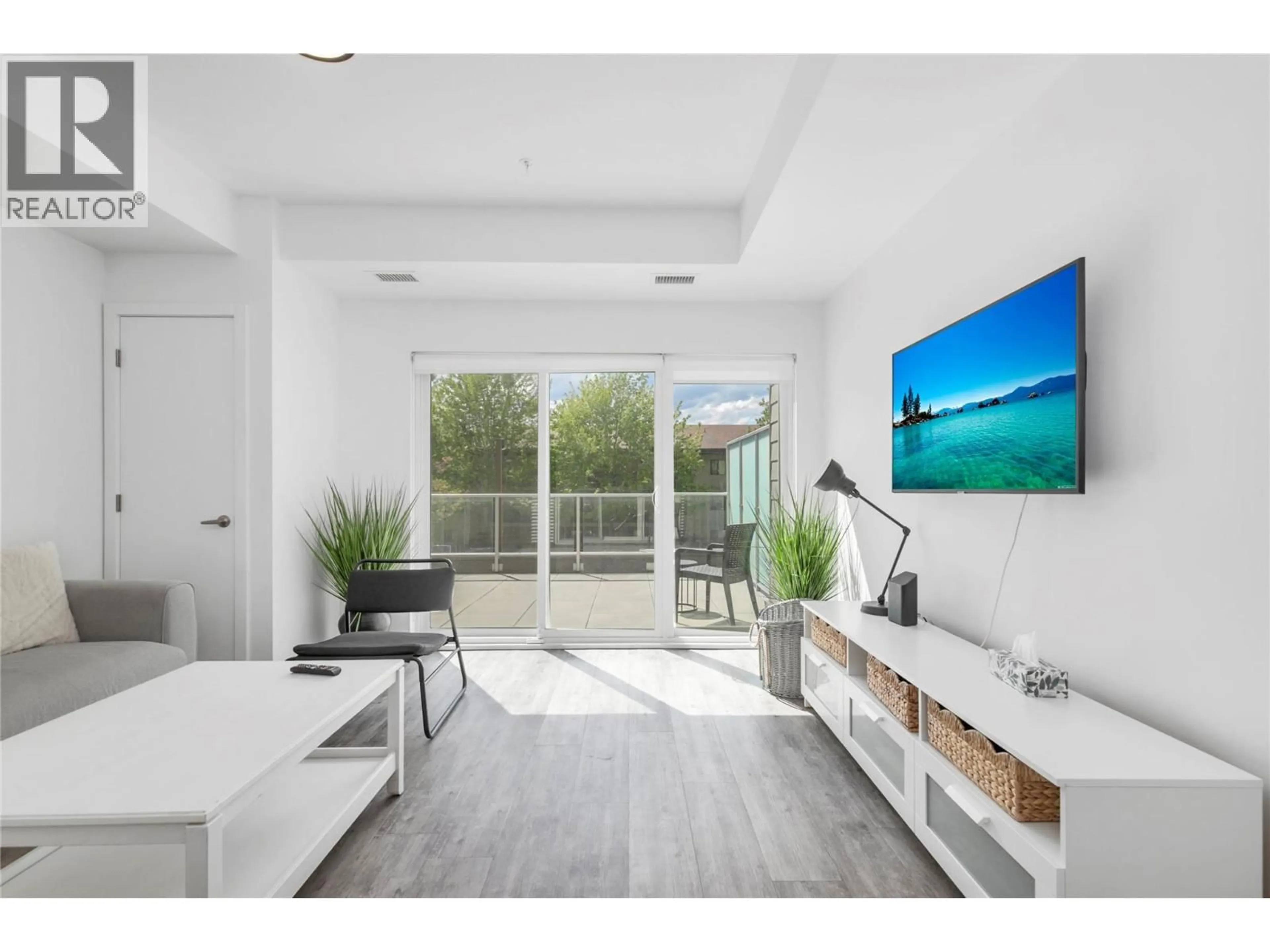 A pic of a room for 204 - 1083 KLO ROAD, Kelowna British Columbia V1Y4X6
