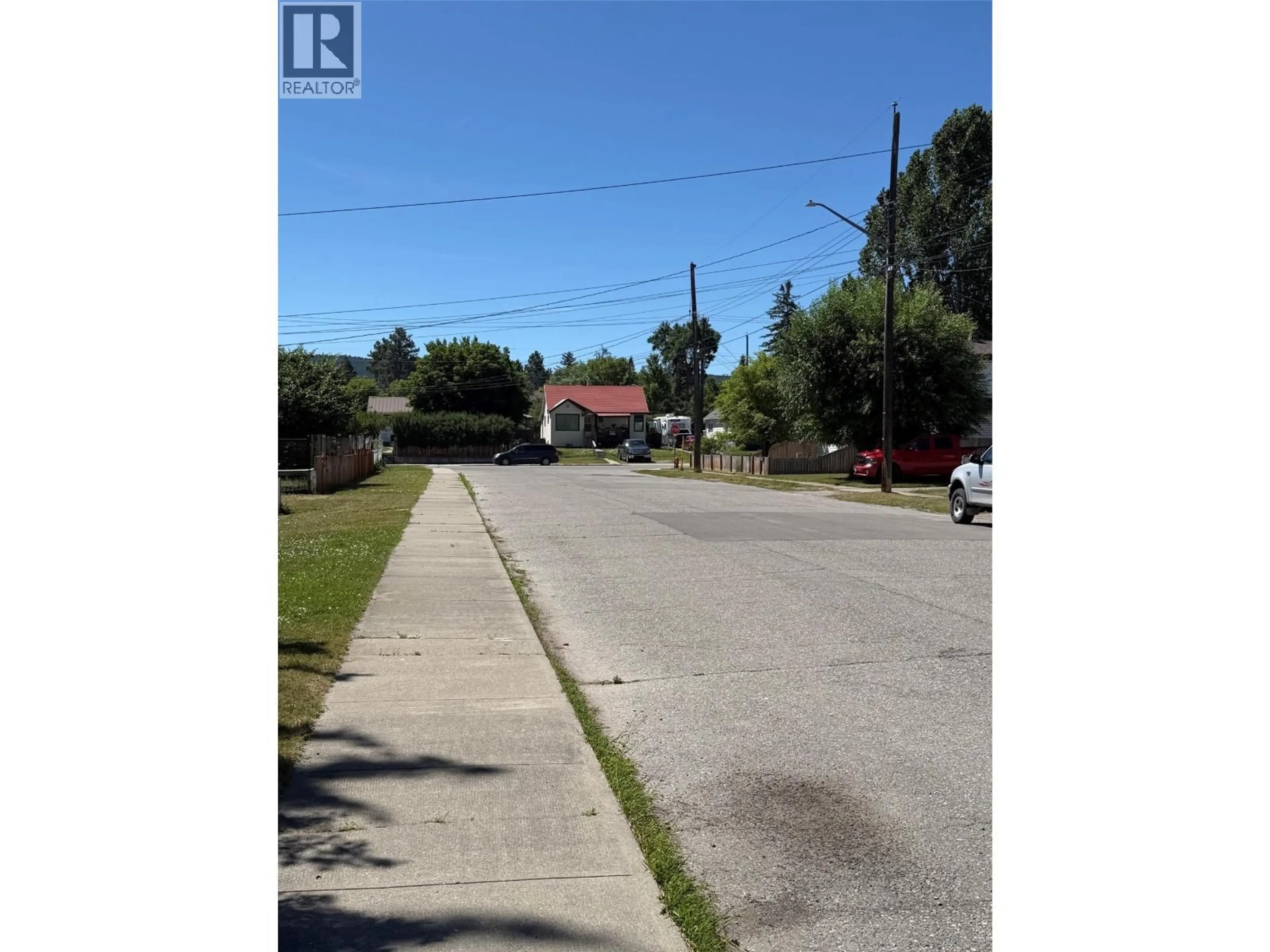 Parking for 320 4 AVENUE SOUTH, Cranbrook British Columbia V1C2E5