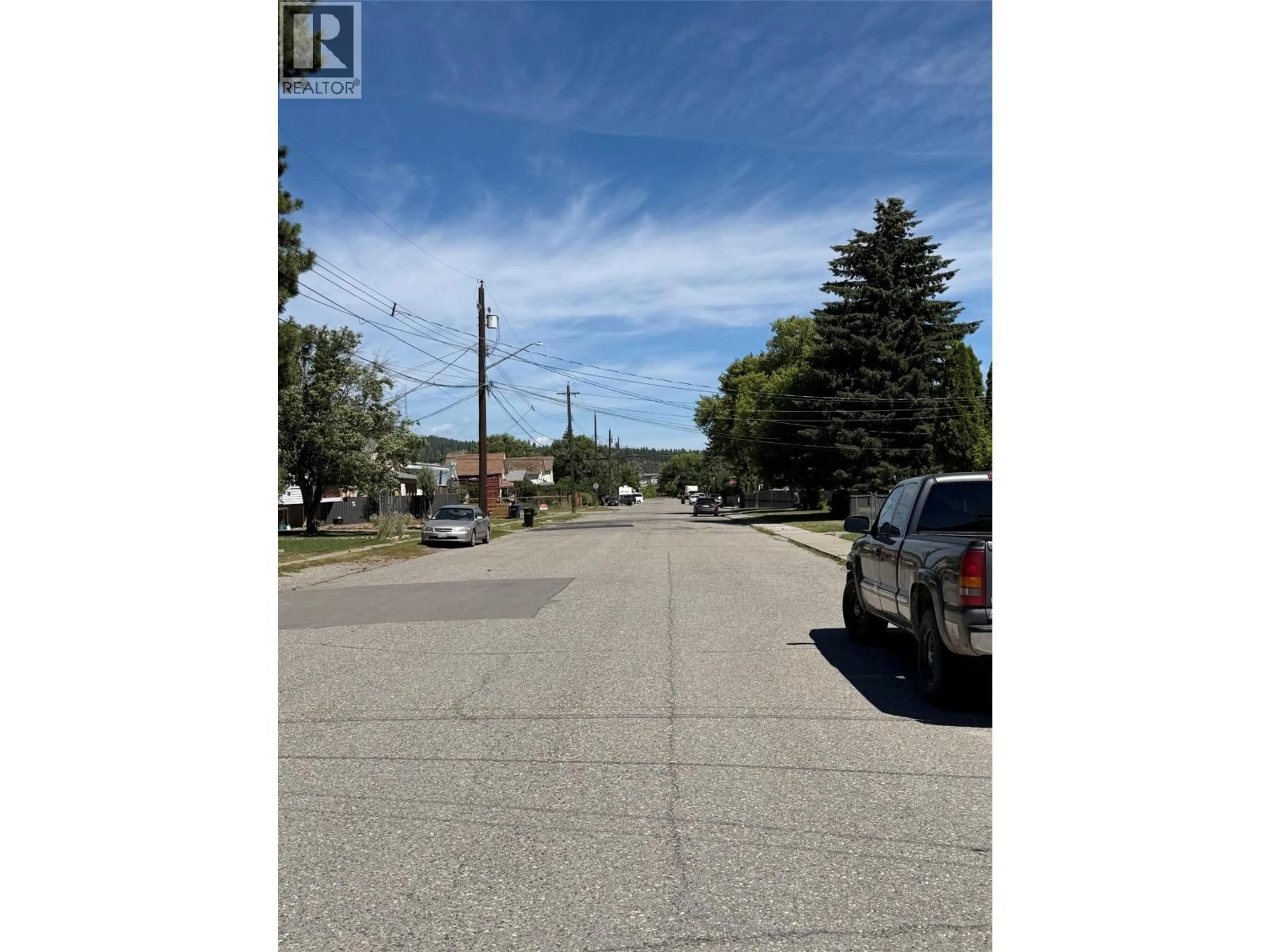 Parking for 320 4 AVENUE SOUTH, Cranbrook British Columbia V1C2E5