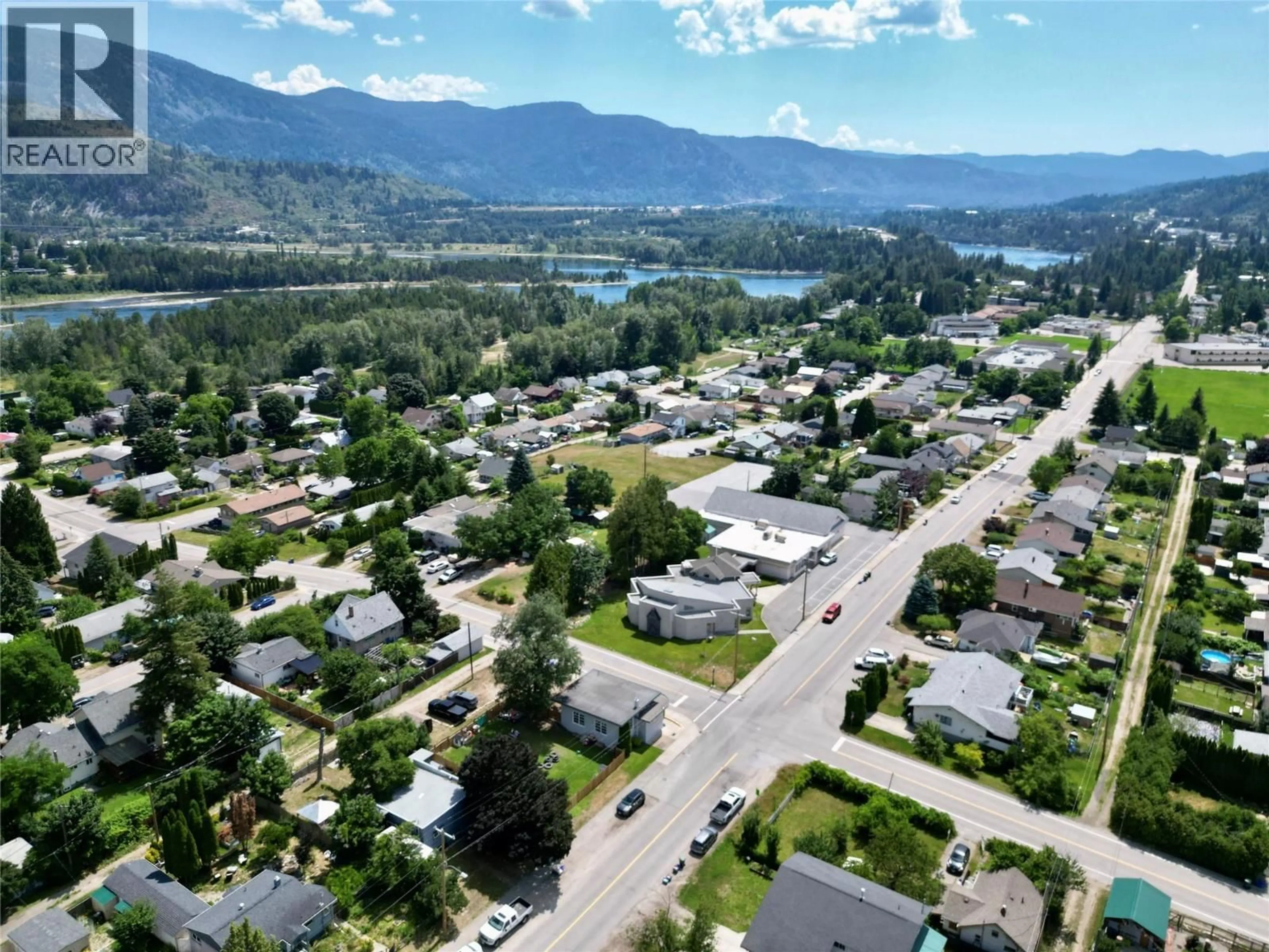 A pic from outside/outdoor area/front of a property/back of a property/a pic from drone, mountain view for 411 7TH AVENUE, Castlegar British Columbia V1N1R1