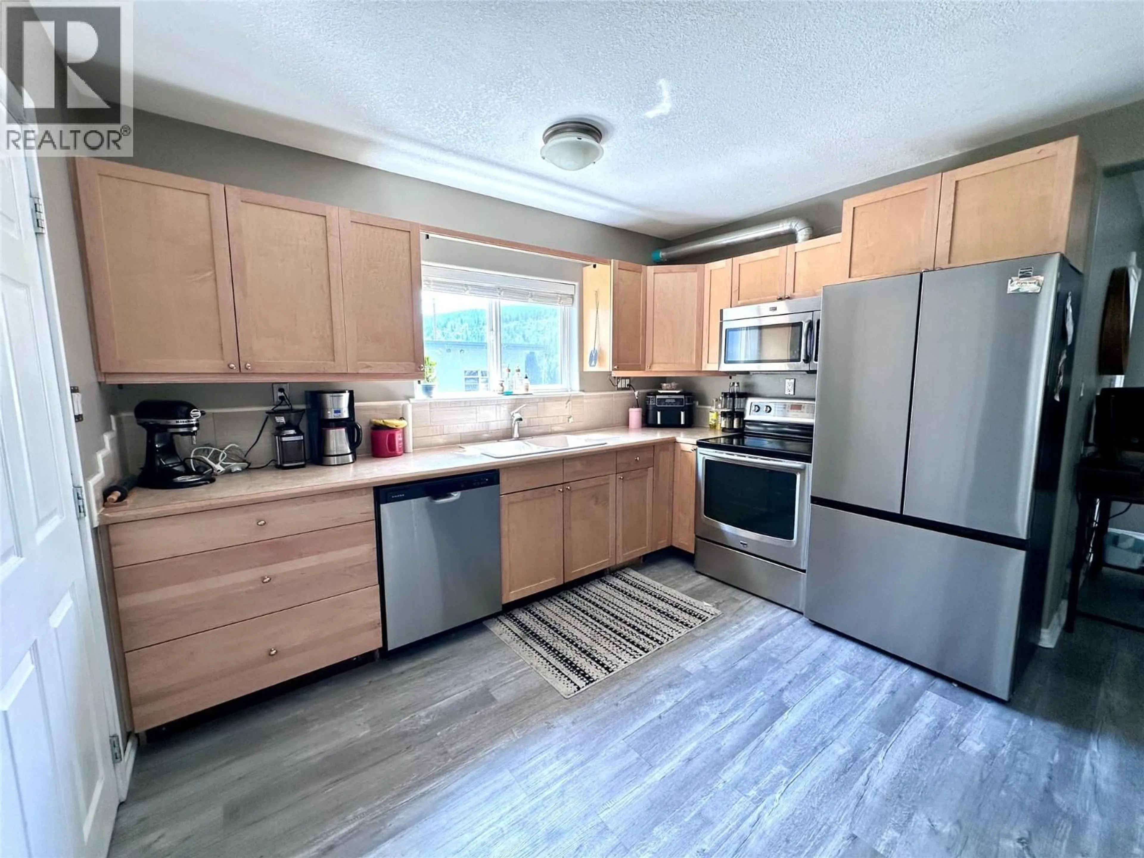 Open concept kitchen, unknown for 411 7TH AVENUE, Castlegar British Columbia V1N1R1