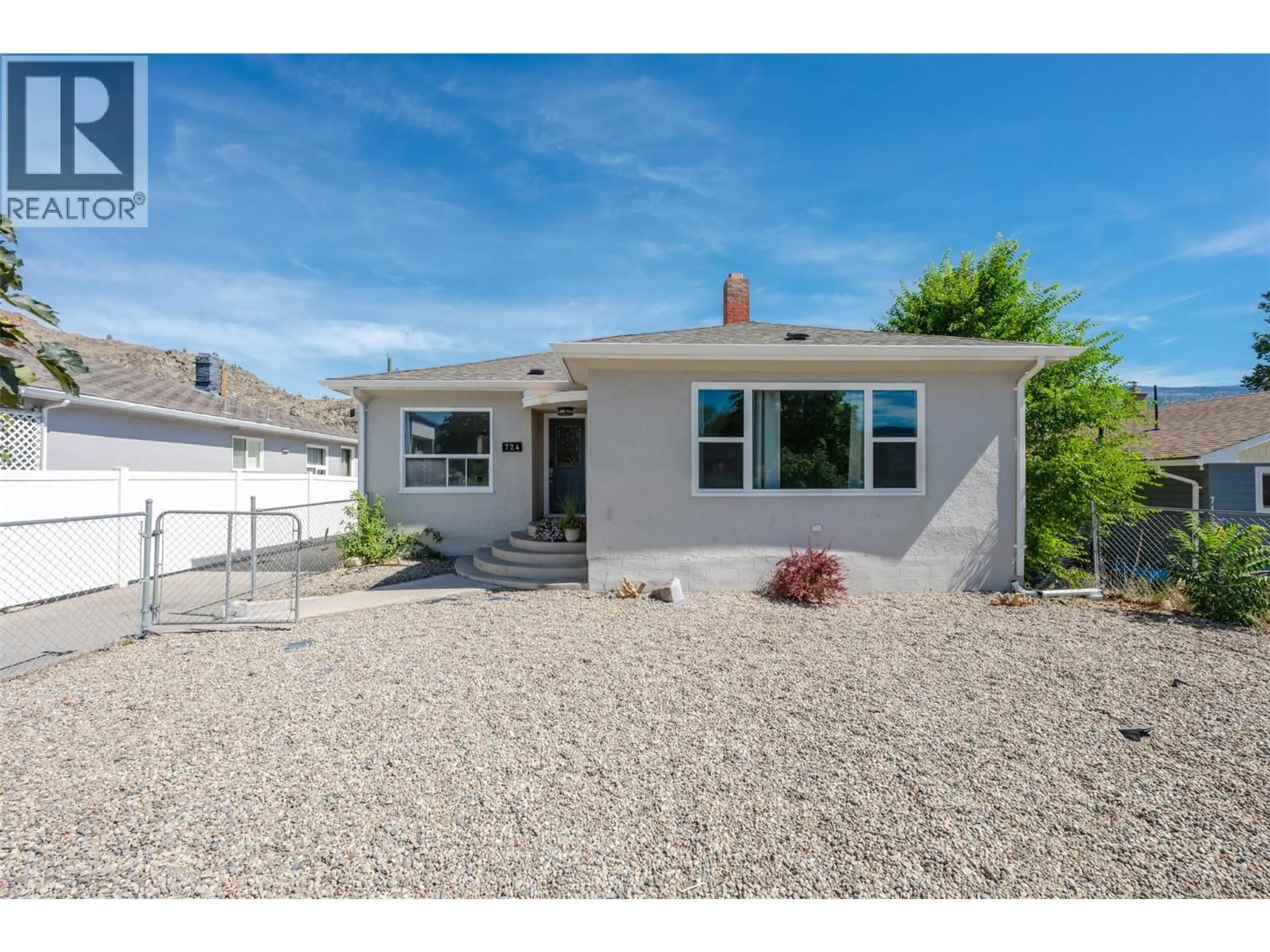 Home with vinyl exterior material, street for 724 SCHOOL AVENUE, Oliver British Columbia V0H1T0