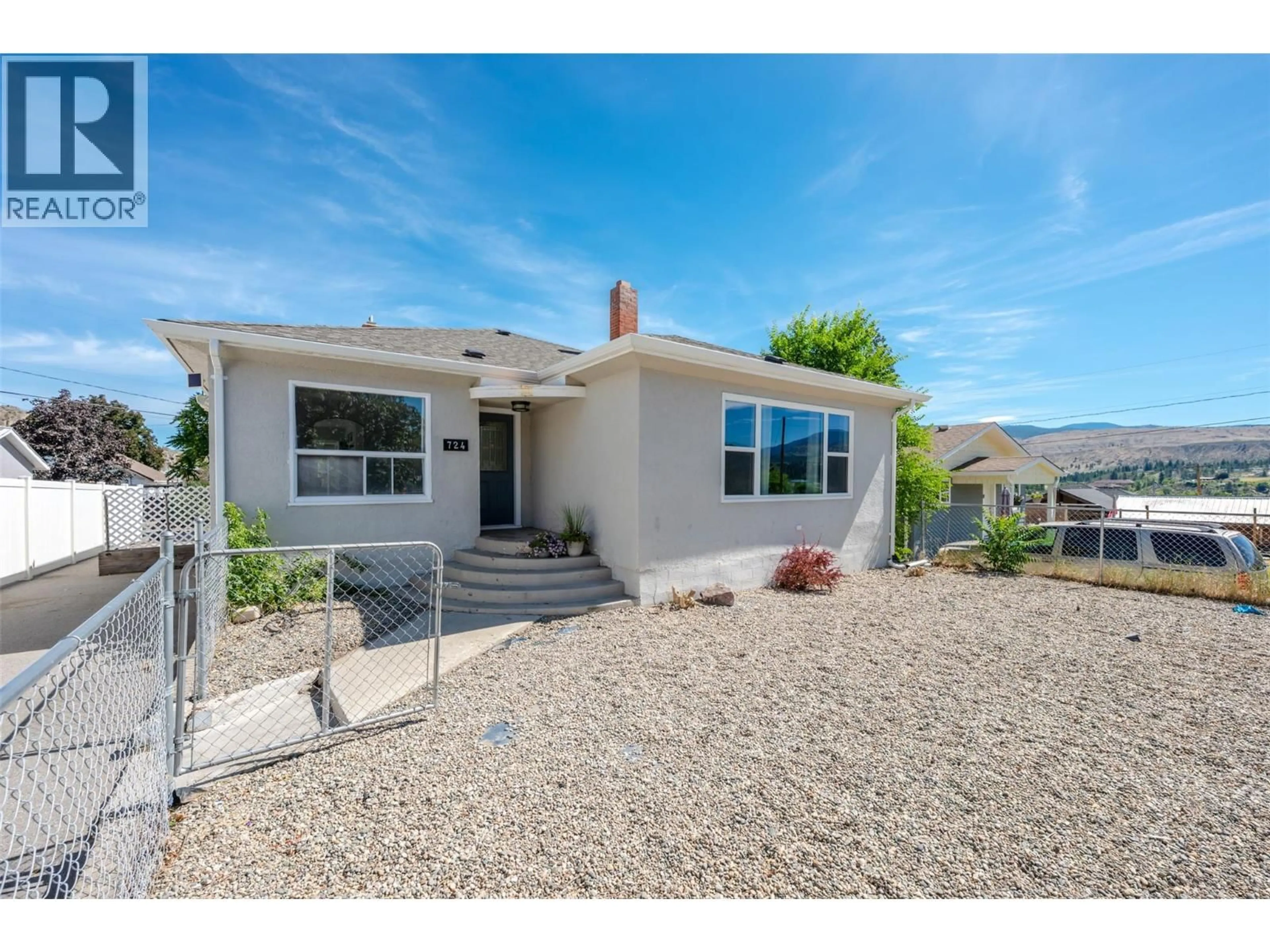 Home with vinyl exterior material, street for 724 SCHOOL AVENUE, Oliver British Columbia V0H1T0