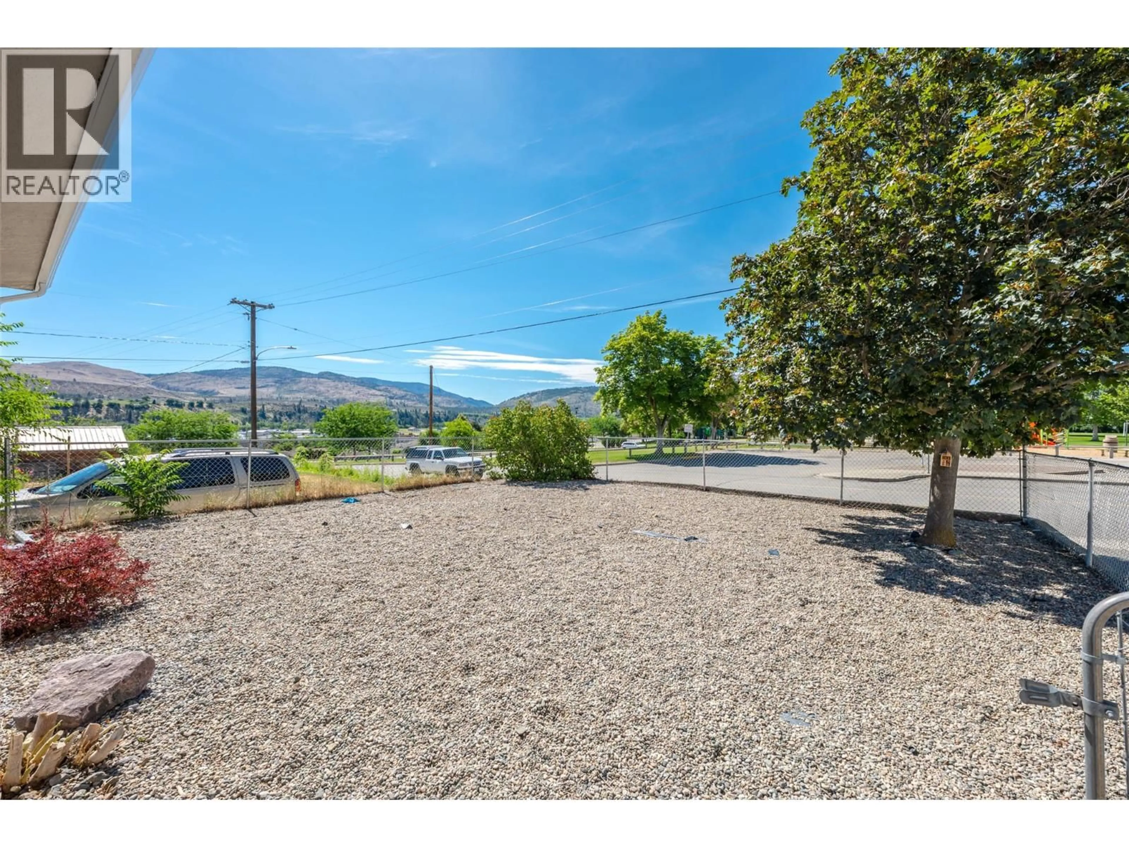 A pic from outside/outdoor area/front of a property/back of a property/a pic from drone, mountain view for 724 SCHOOL AVENUE, Oliver British Columbia V0H1T0