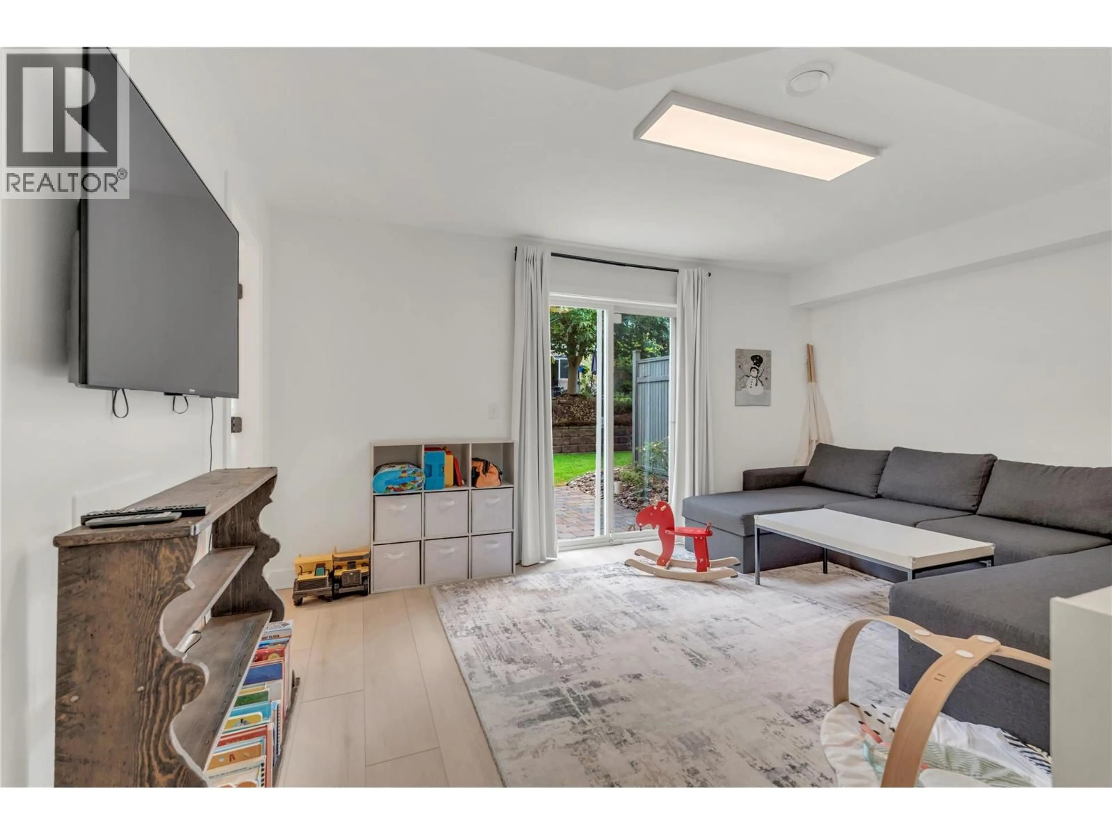 Living room with furniture, unknown for 116 - 48 GALT AVENUE, Penticton British Columbia V2A9C3
