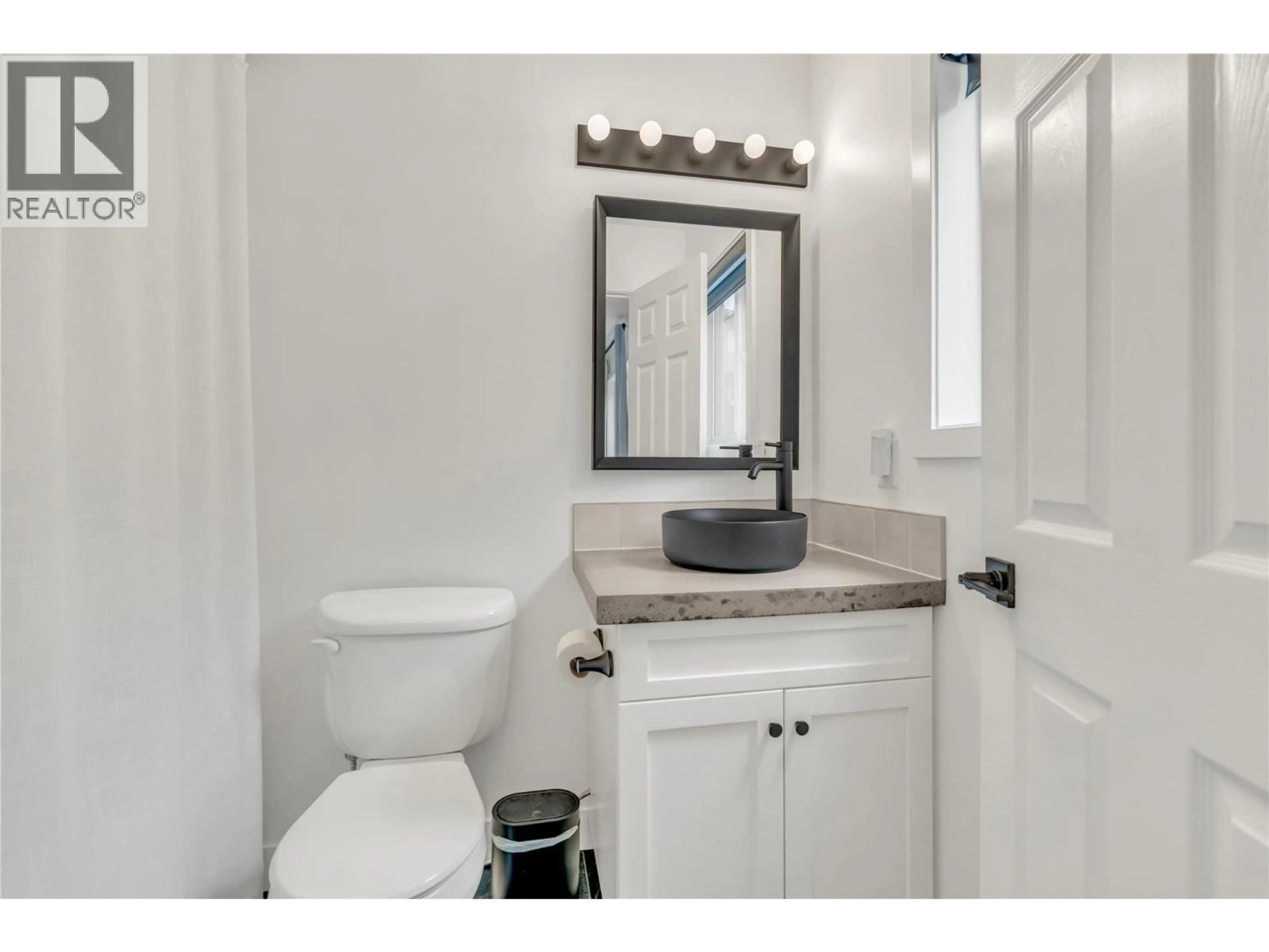 Standard bathroom, ceramic/tile floor for 116 - 48 GALT AVENUE, Penticton British Columbia V2A9C3