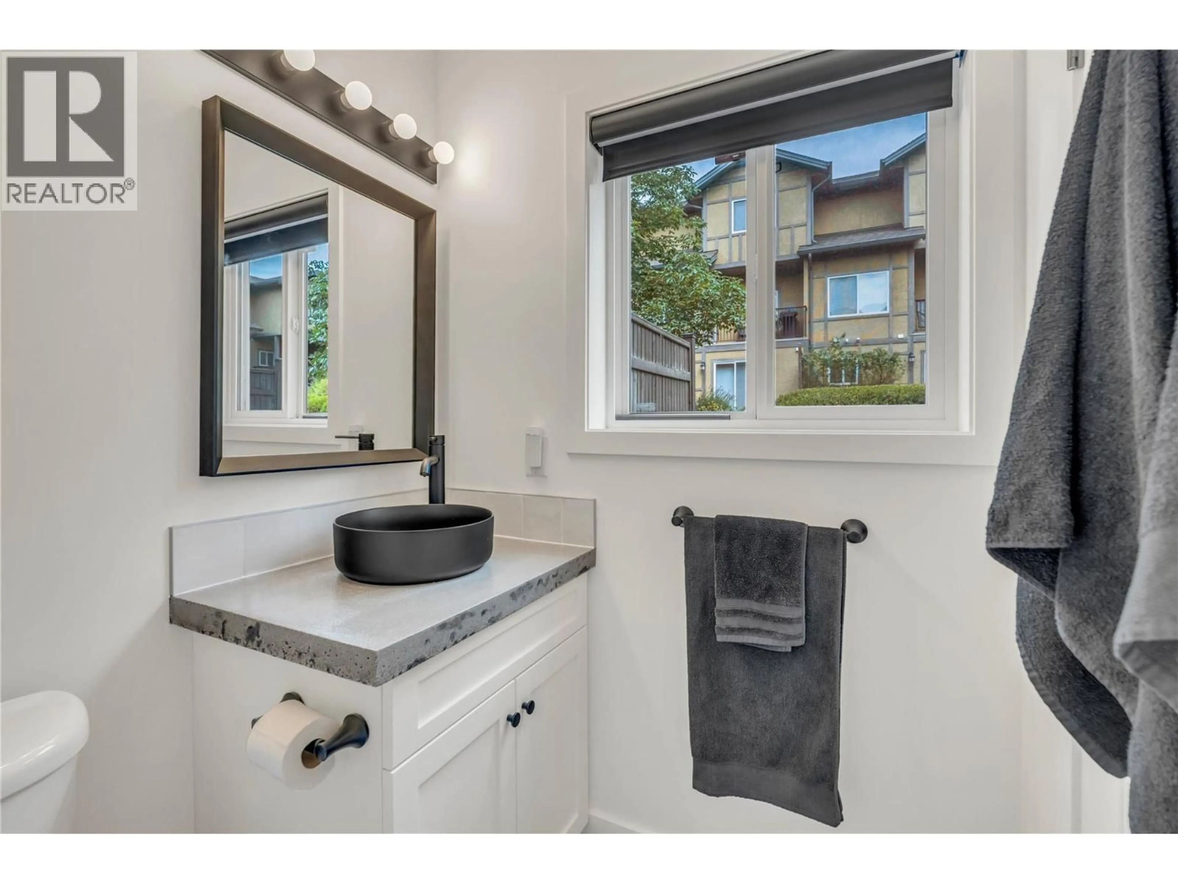 Contemporary bathroom, ceramic/tile floor for 116 - 48 GALT AVENUE, Penticton British Columbia V2A9C3