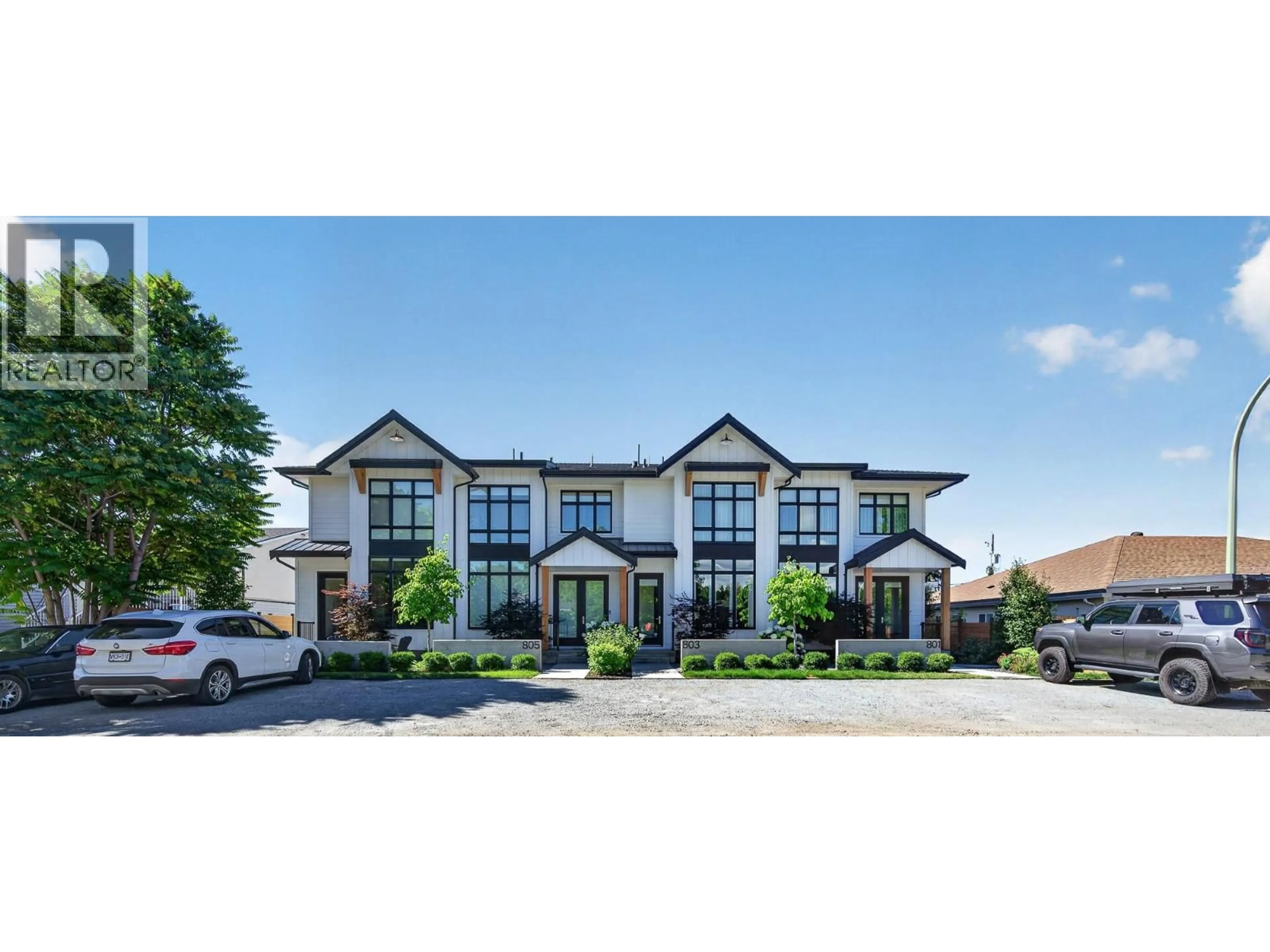 A pic from outside/outdoor area/front of a property/back of a property/a pic from drone, building for 803 FRANCIS AVENUE, Kelowna British Columbia V1Y5G6