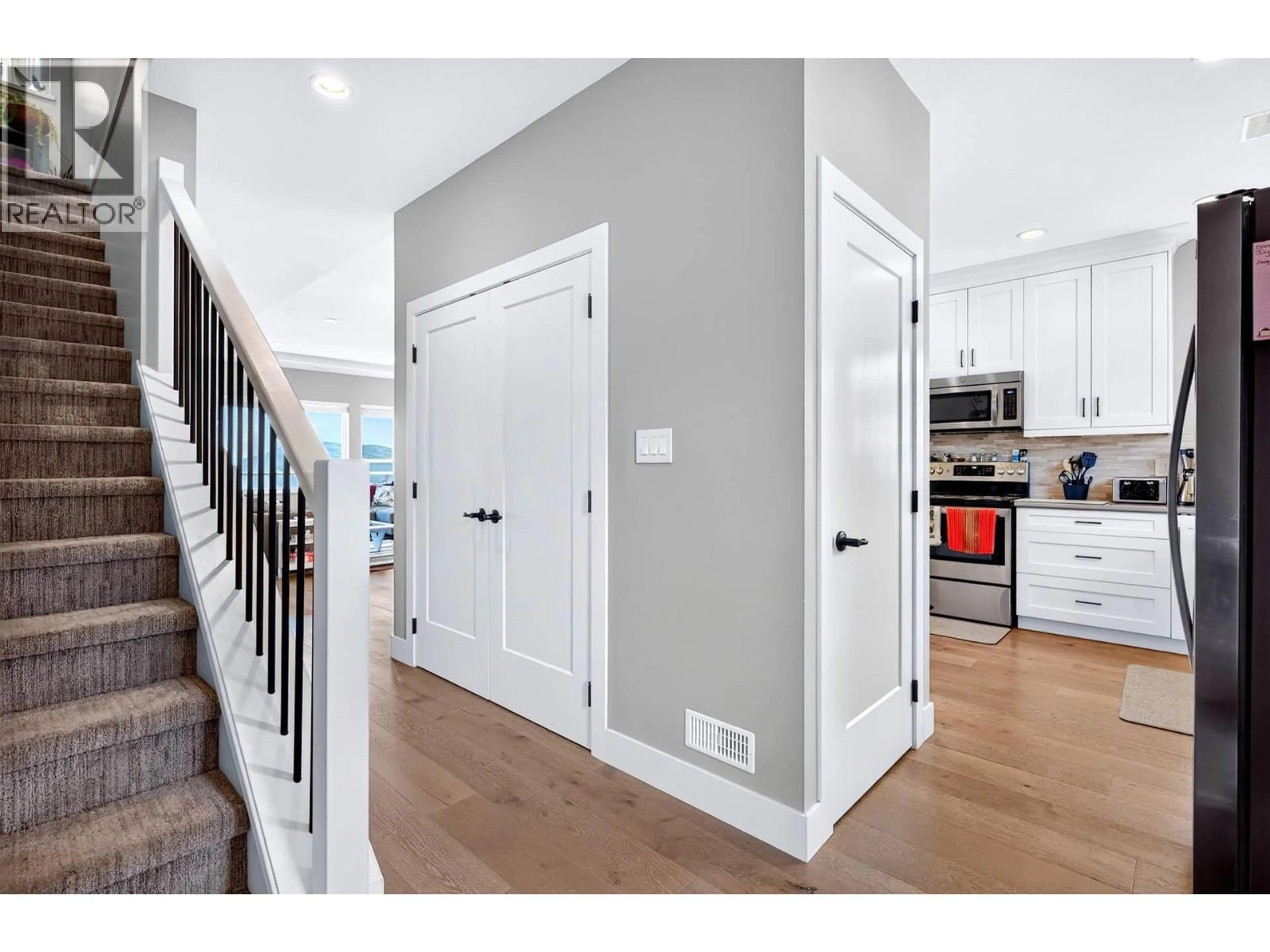 Indoor entryway for 12 - 2171 VAN HORNE DRIVE, Kamloops British Columbia V1S0E2